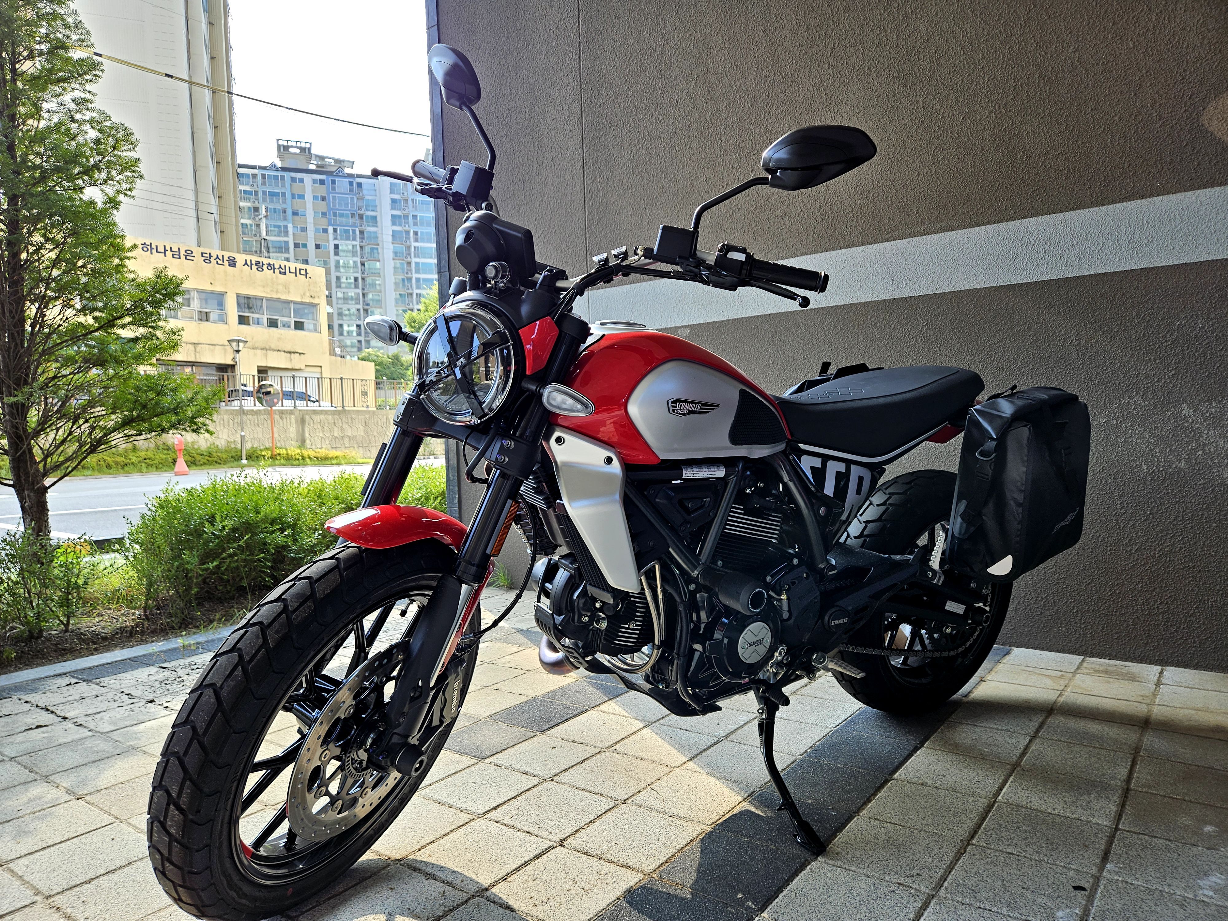 두카티 스크램블러 아이콘 more