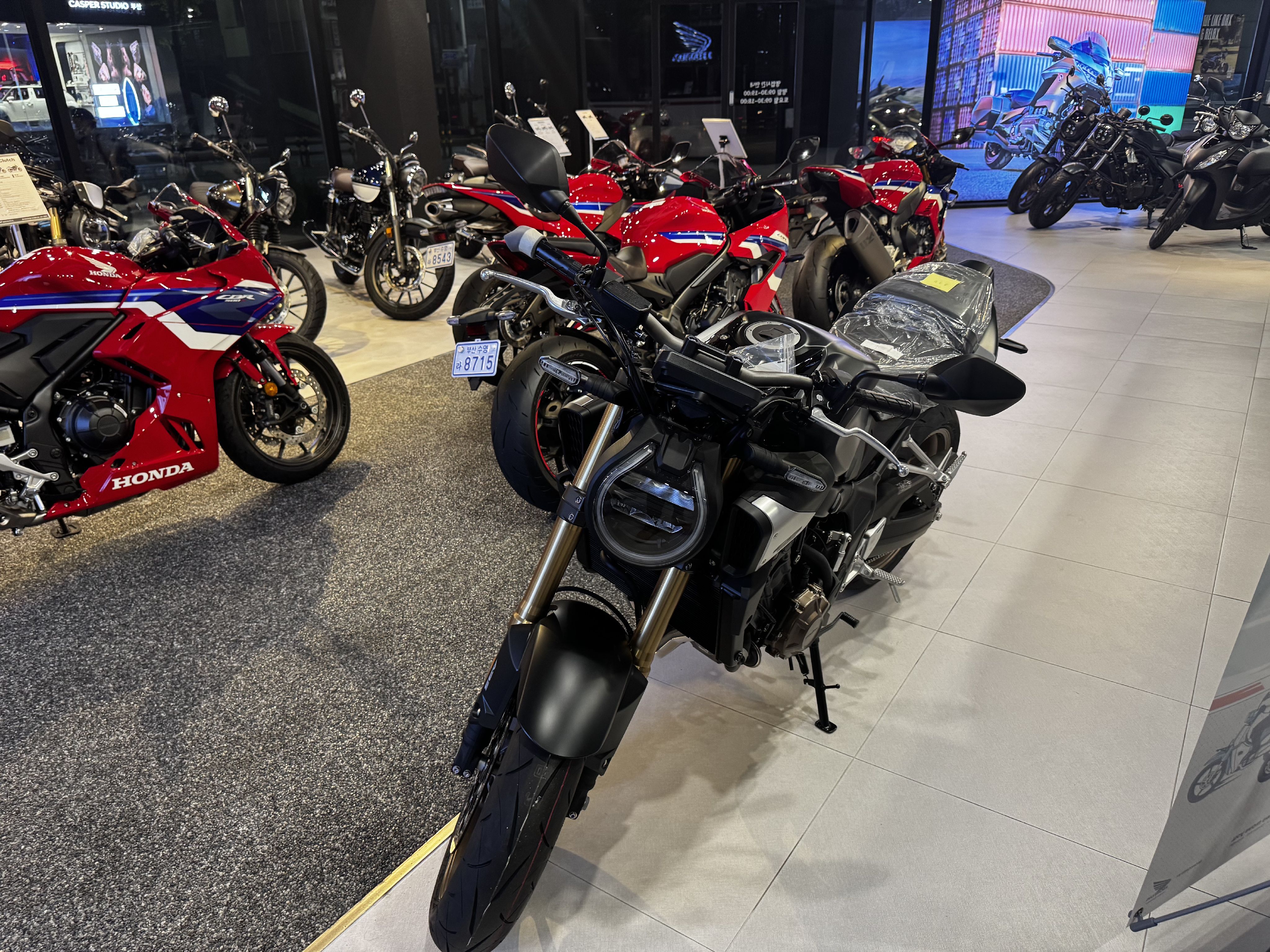 혼다 CB 650 R E-CLUTCH 2025 블랙 사진 2