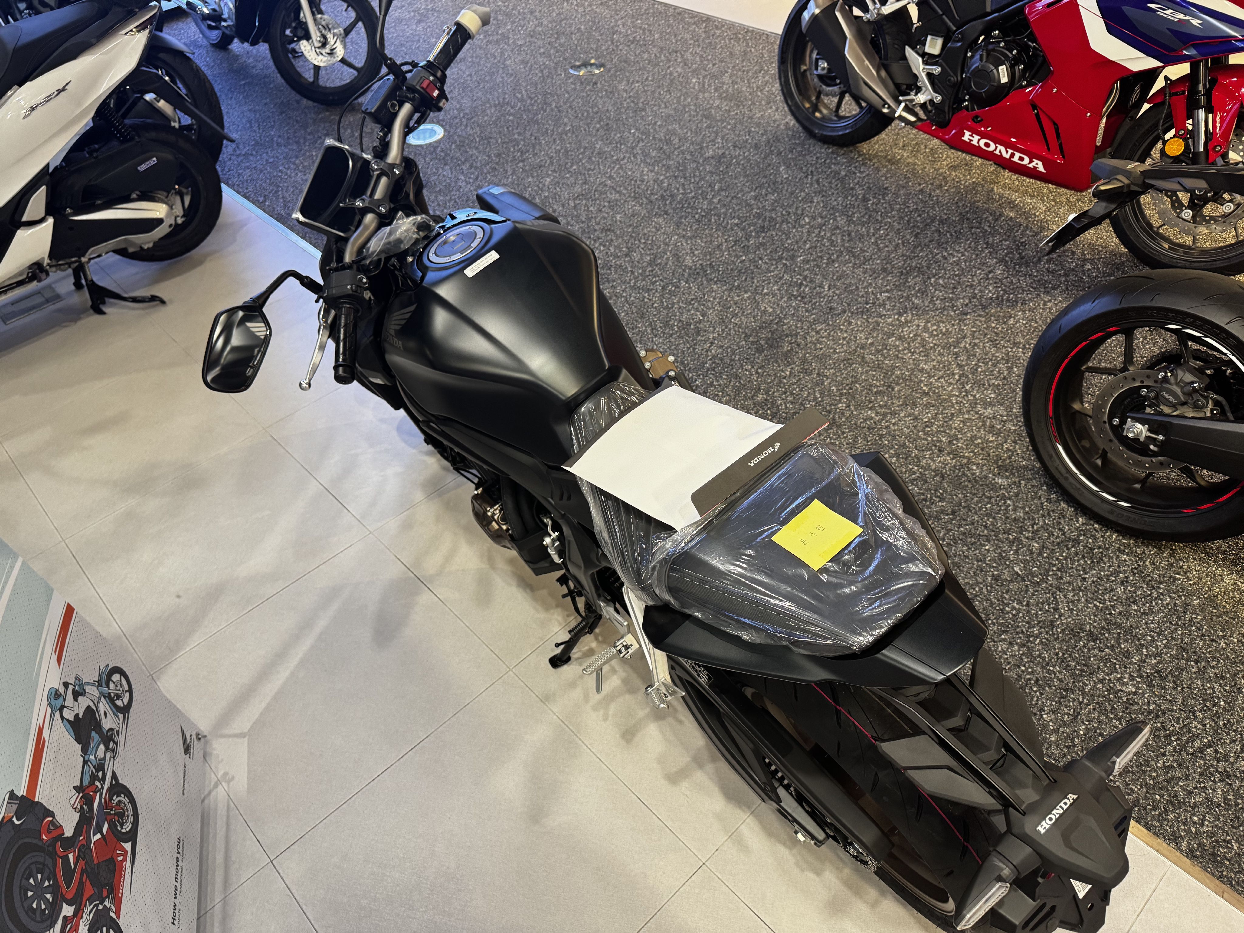 혼다 CB 650 R E-CLUTCH 2025 블랙 사진 1