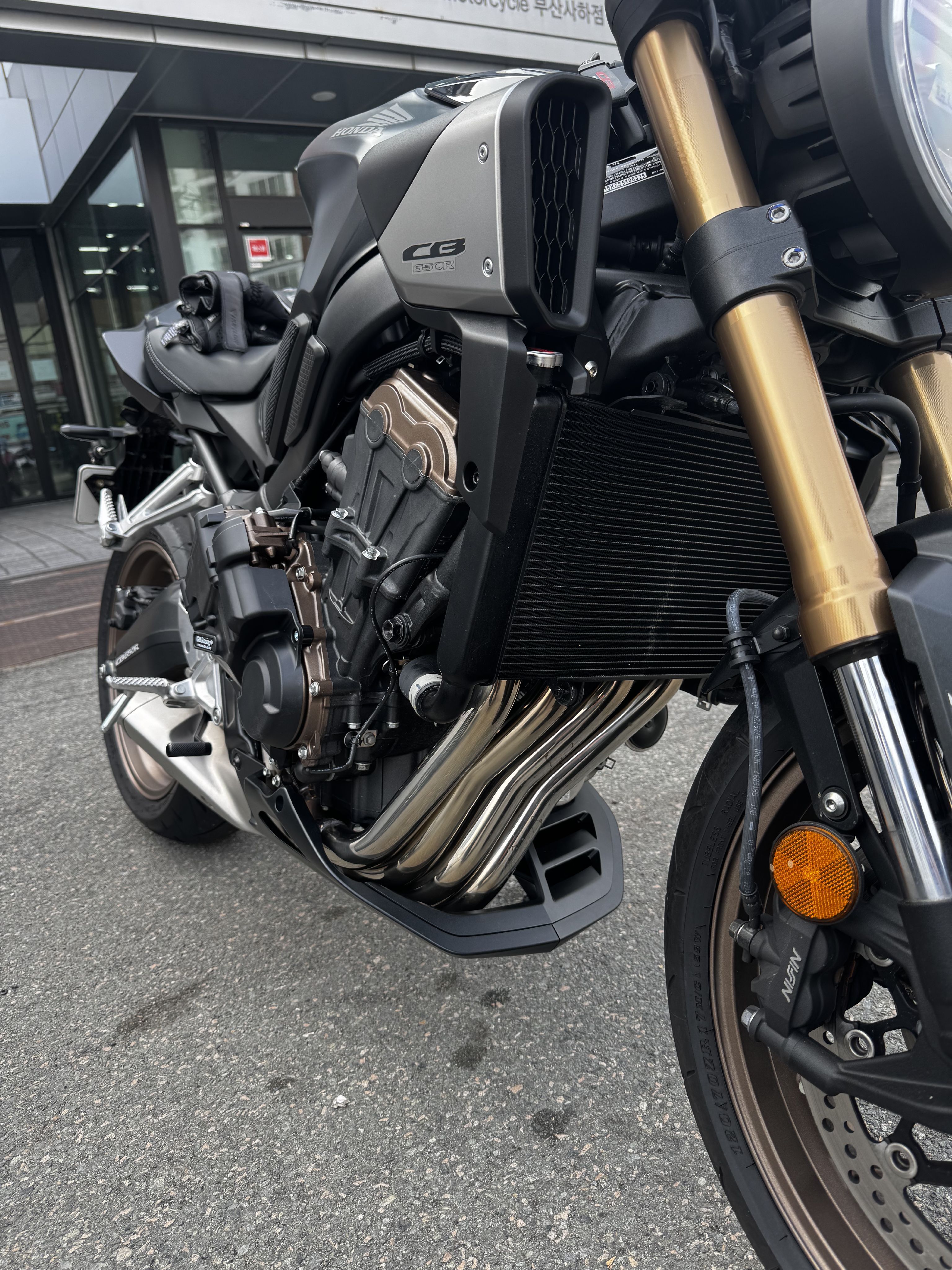 혼다 CB 650 R E-CLUTCH 2025 블랙 사진 7
