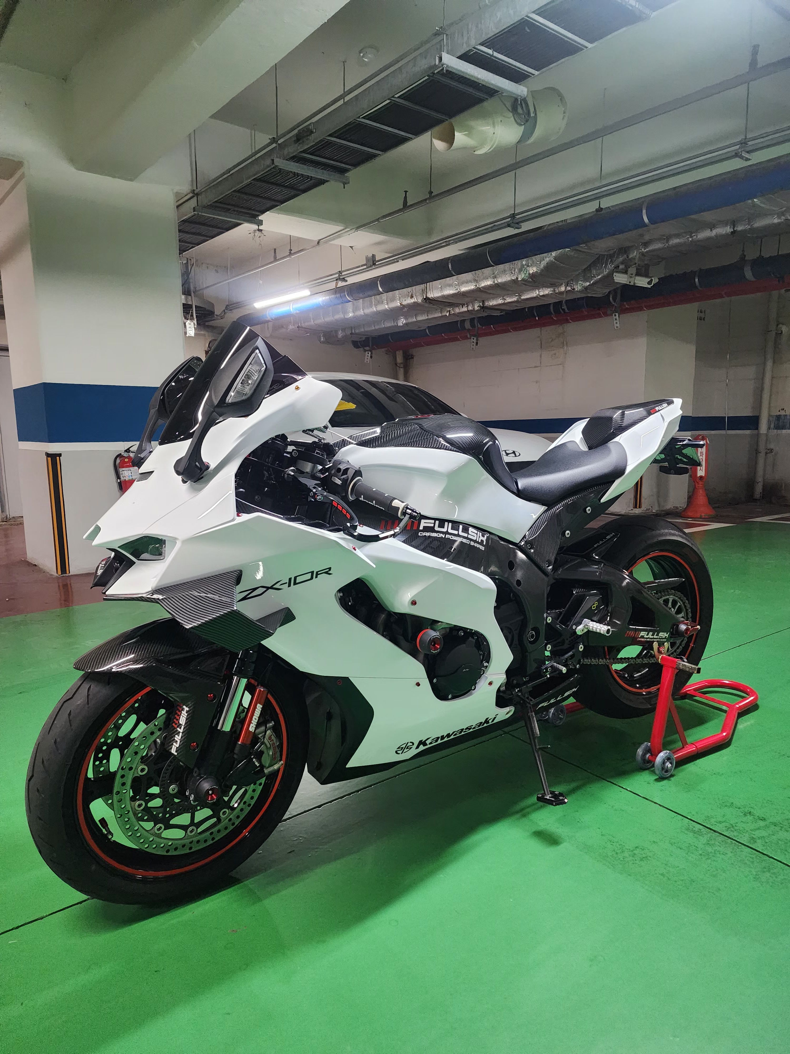 가와사키 닌자 ZX 10 R 2021 화이트