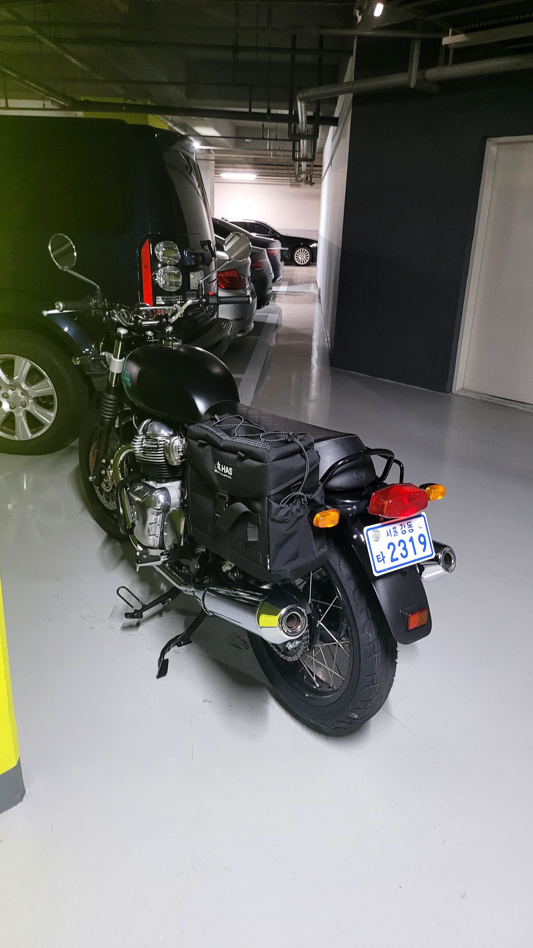 로얄엔필드 인터셉터 650 more