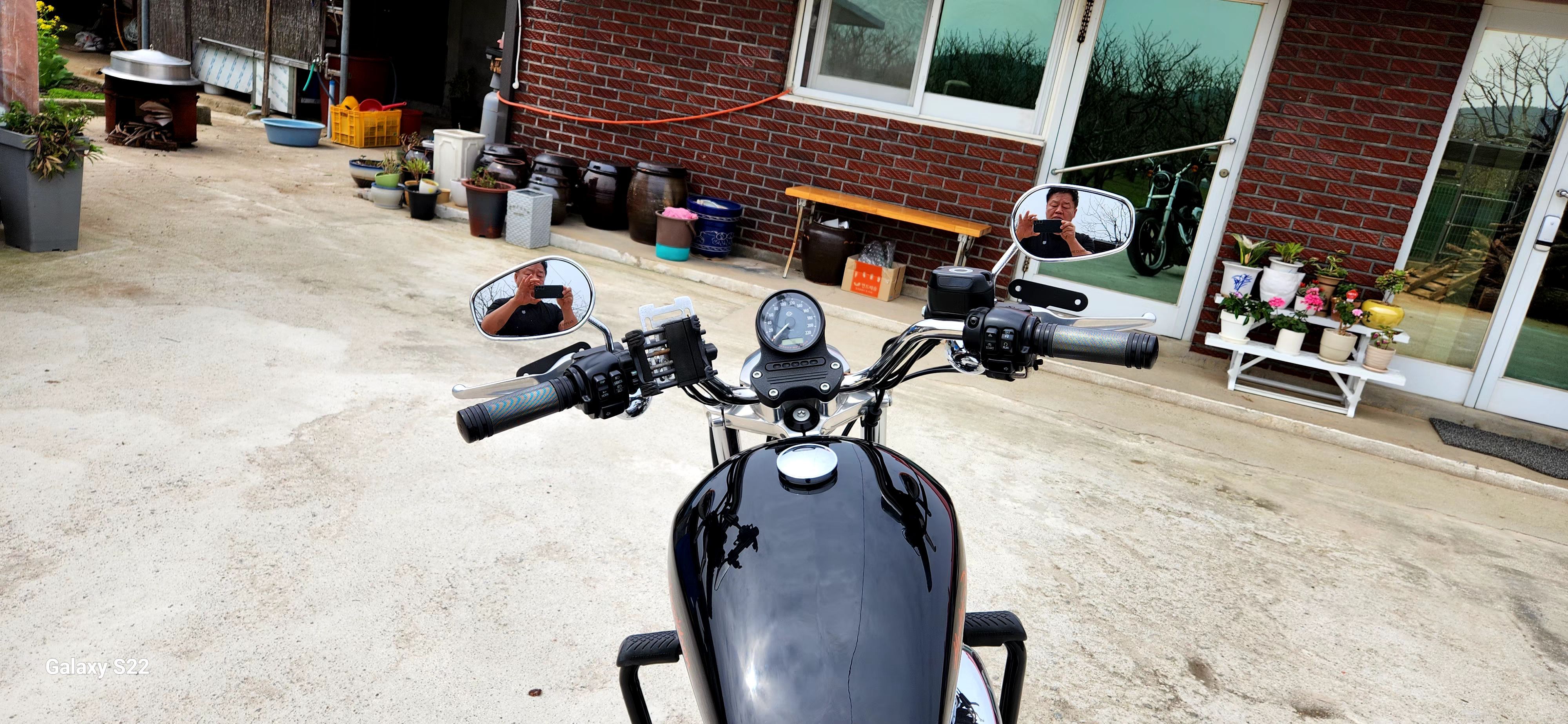 할리데이비슨 아이언 883 thumb 2