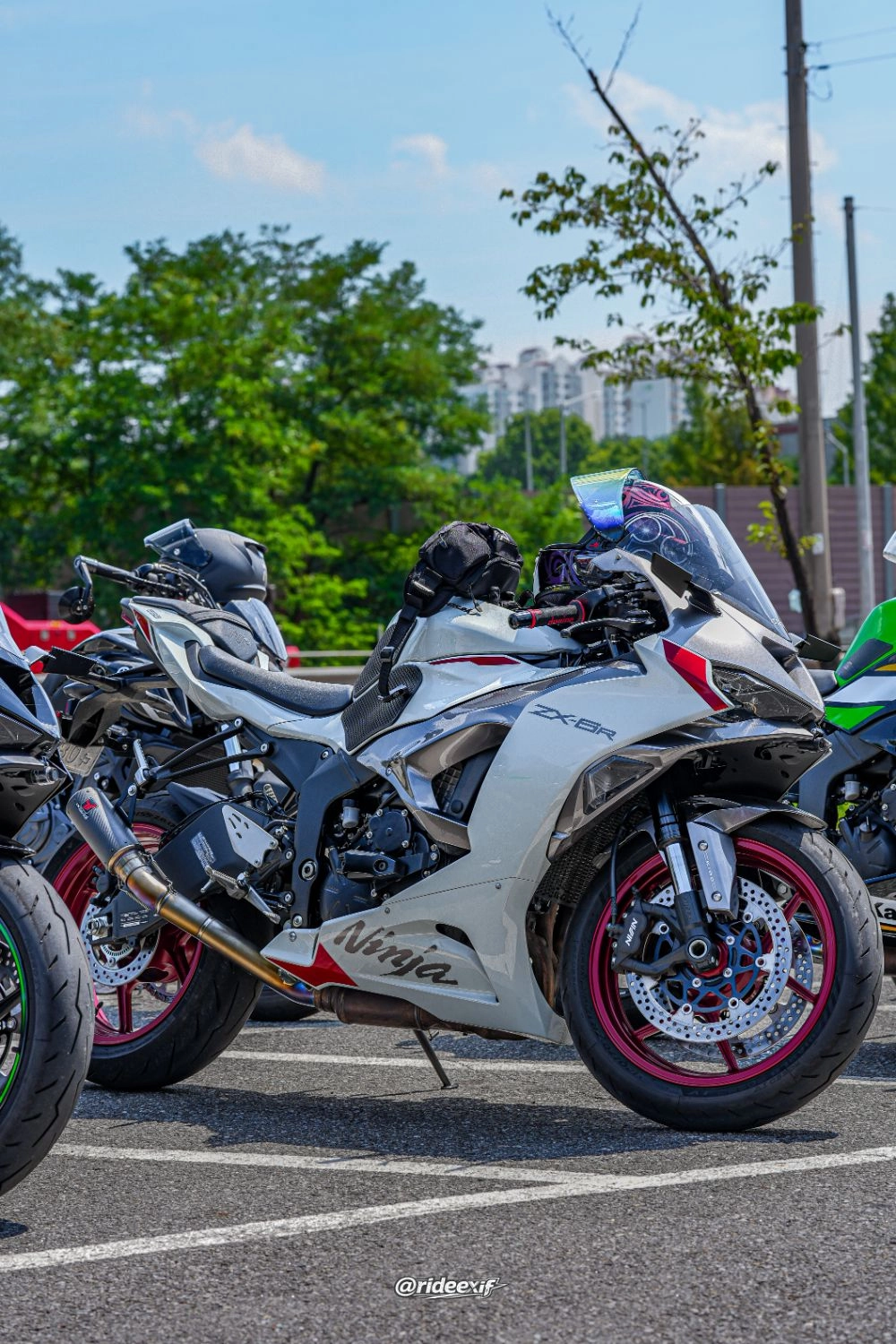 가와사키 닌자 ZX-6R 2025 화이트