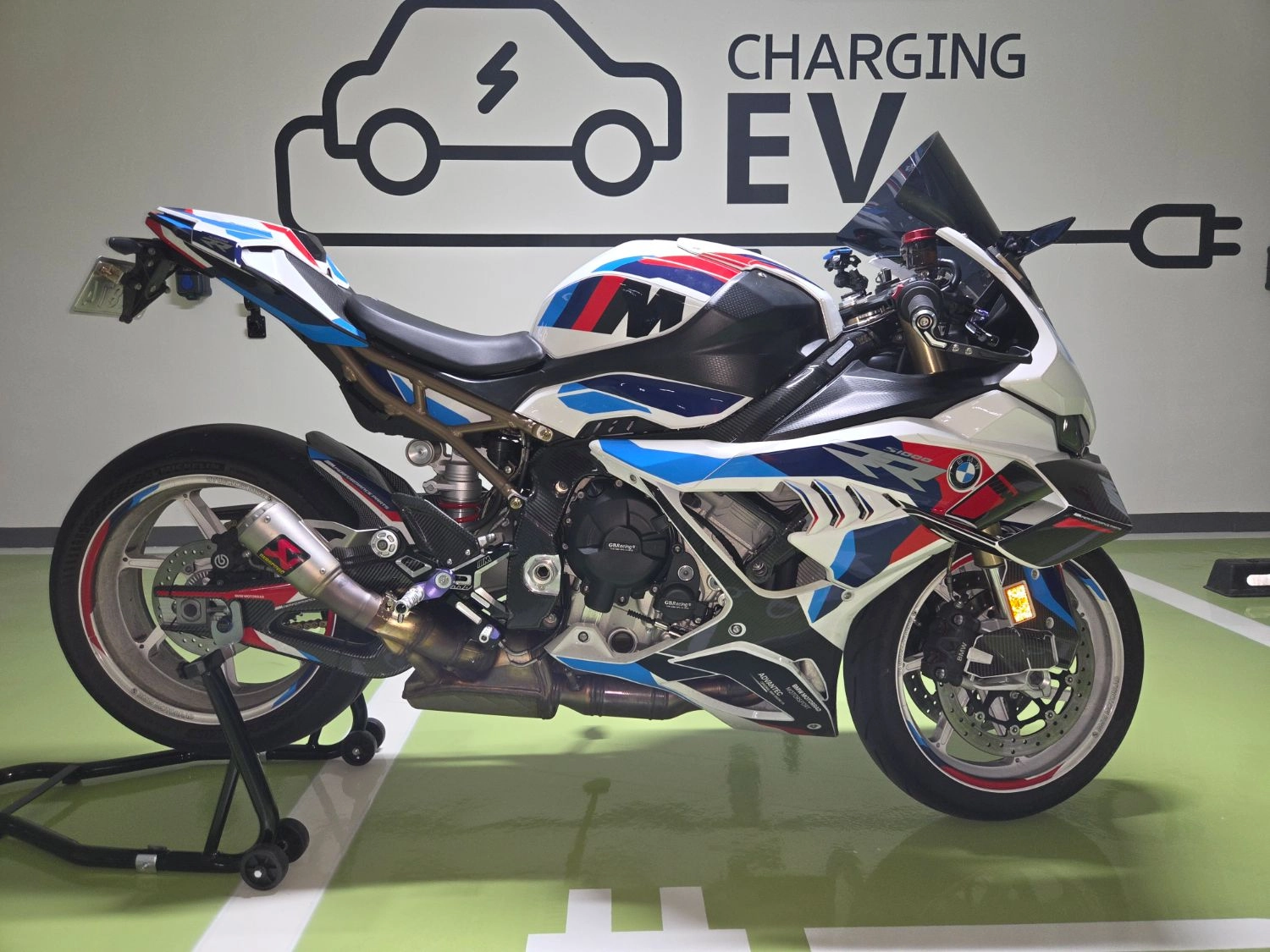 BMW S 1000 RR 2025 화이트 사진 1