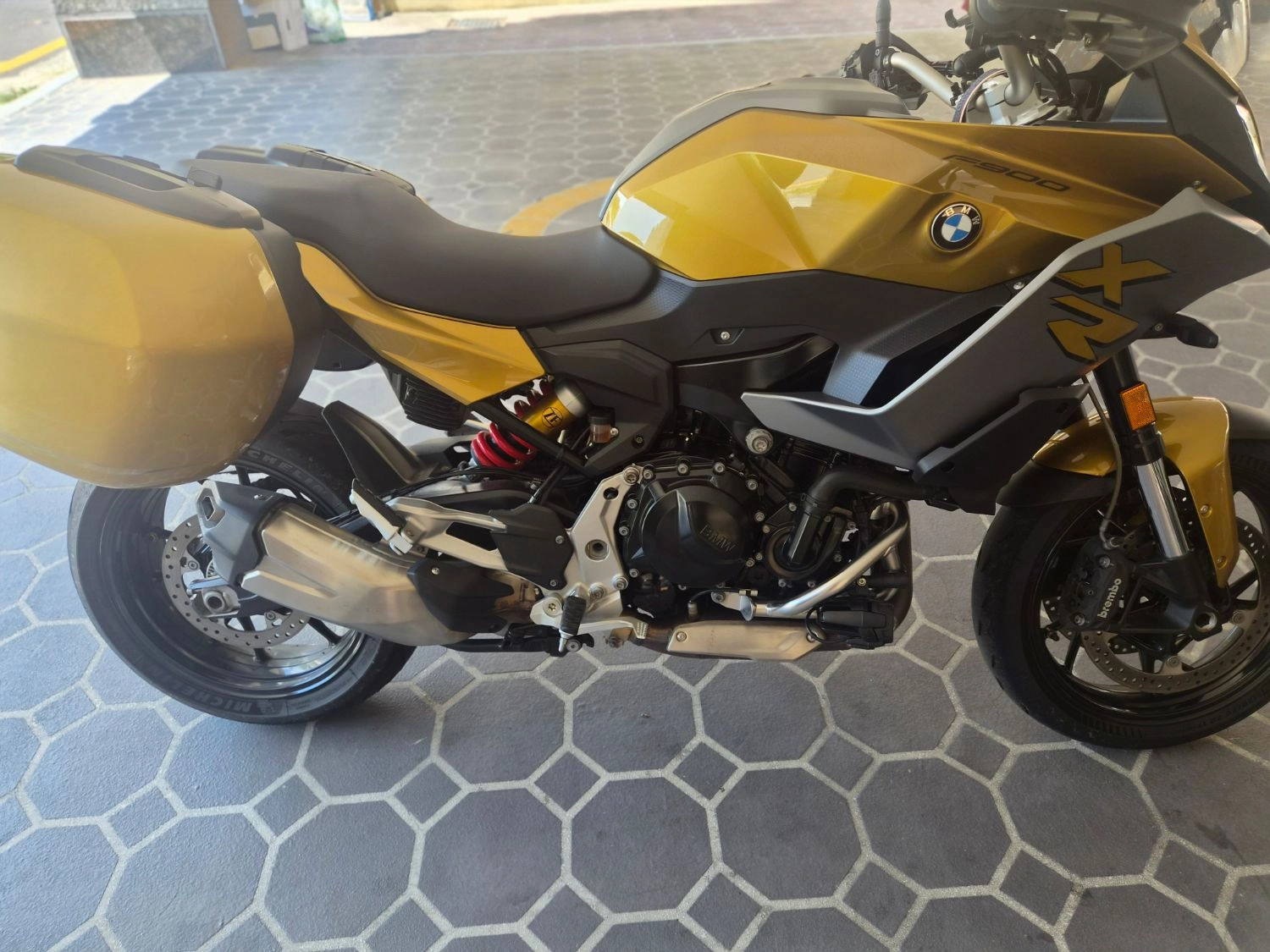 BMW F 900 XR