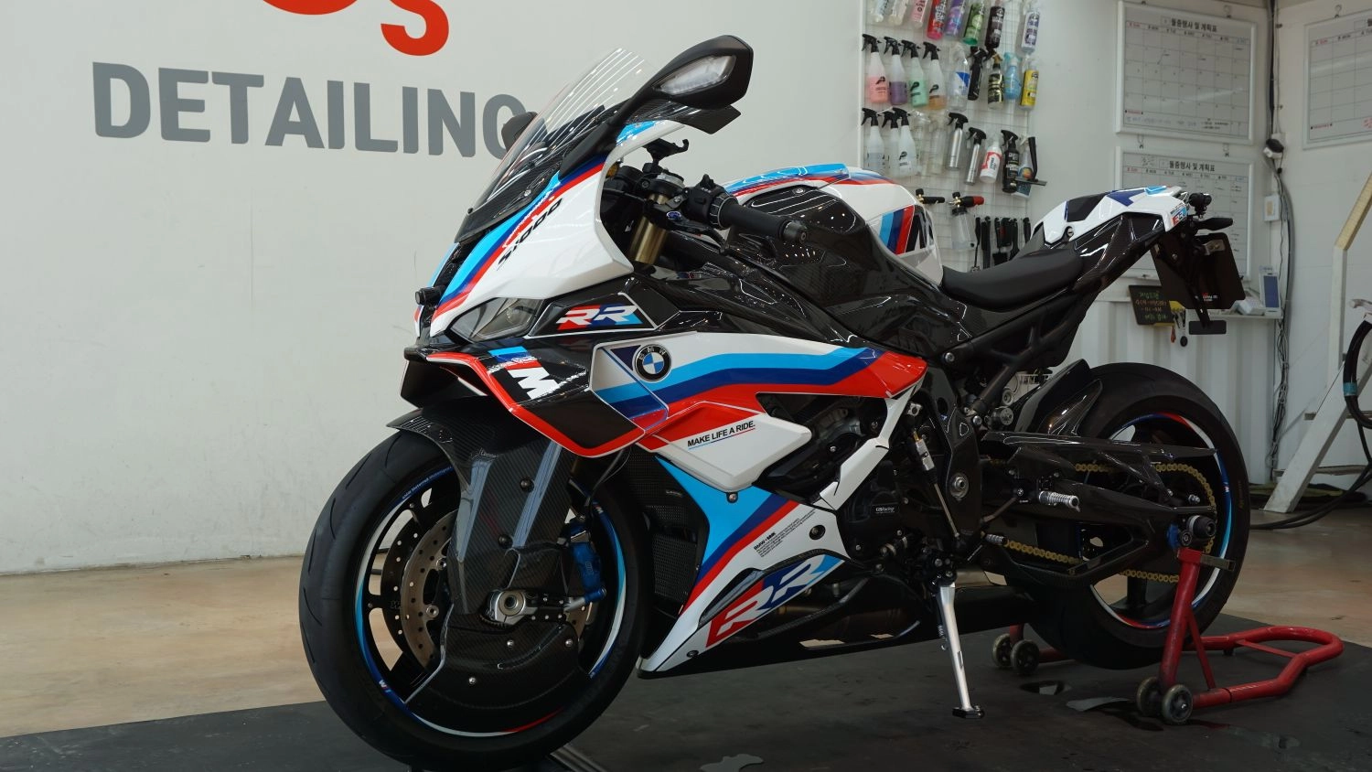 BMW S 1000 RR 2026 화이트 사진 3