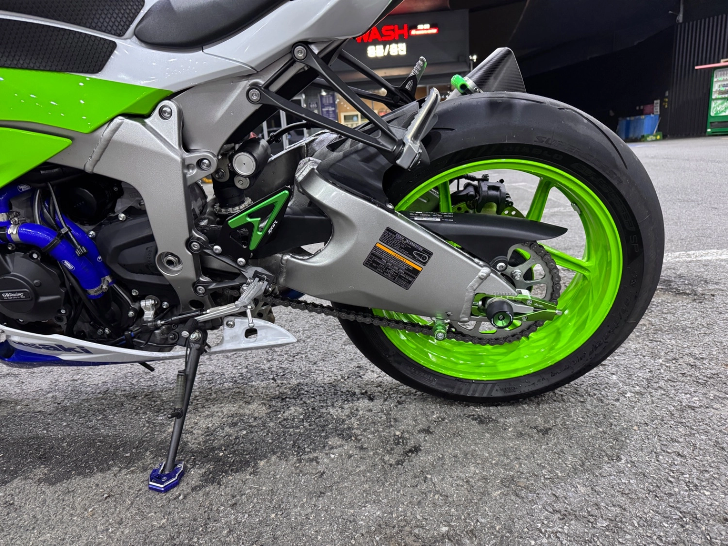 가와사키 닌자 ZX-6R 2024 그린 사진 7
