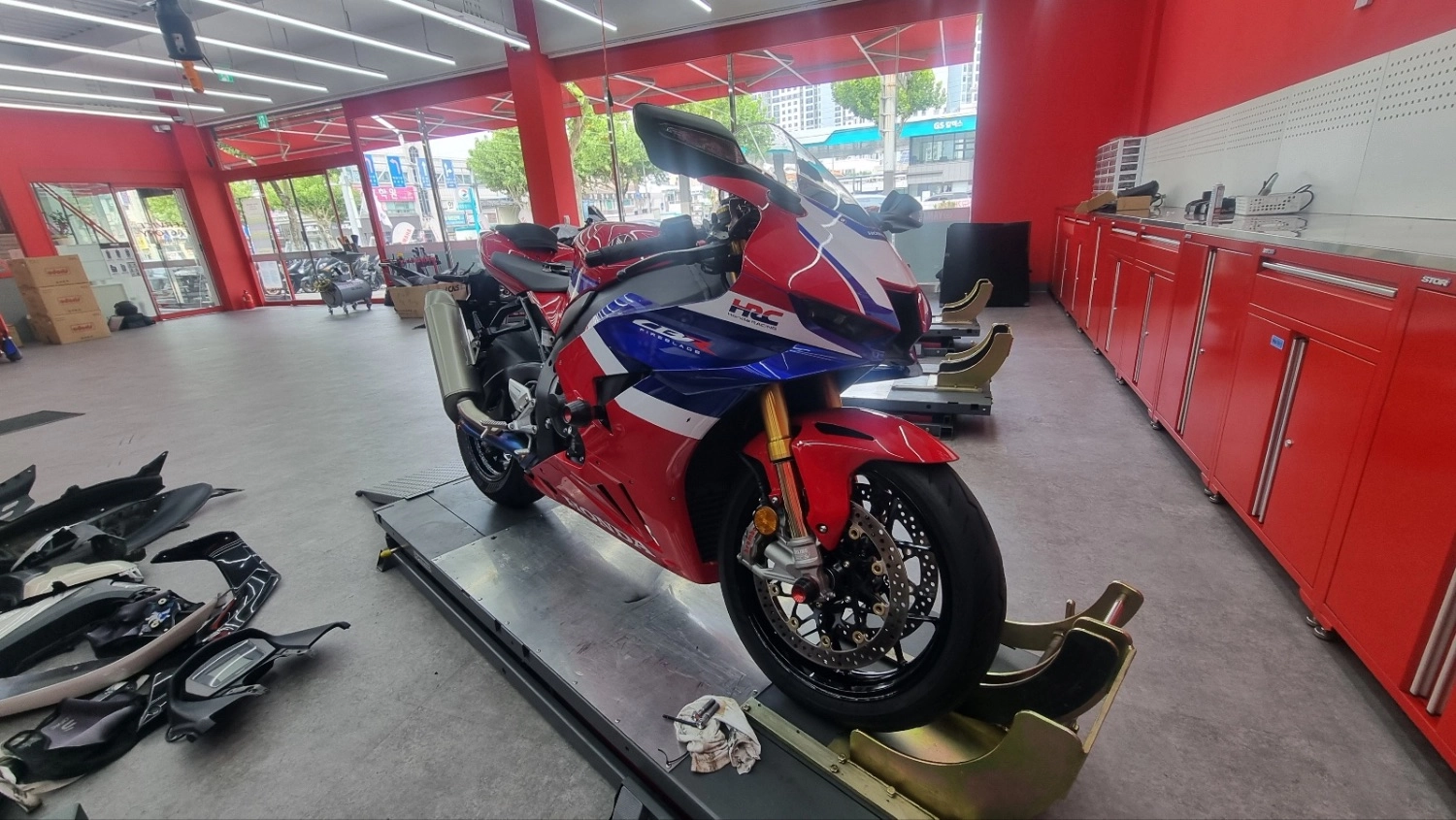 혼다 CBR 1000 RR-R 파이어블레이드 SP 2025 레드 사진 1