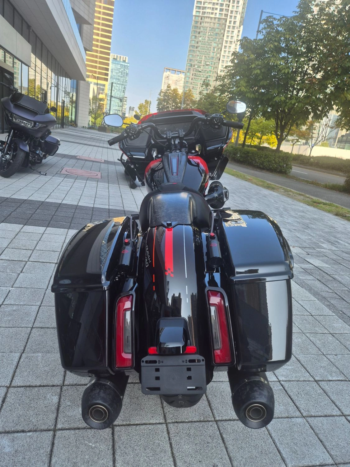 할리데이비슨 CVO 로드 글라이드 ST 2026 레드 사진 2