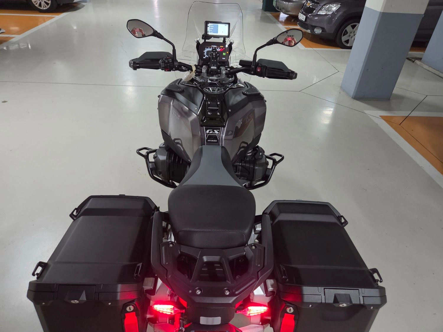 BMW R 1300 GS ADV 2025 블랙 사진 7