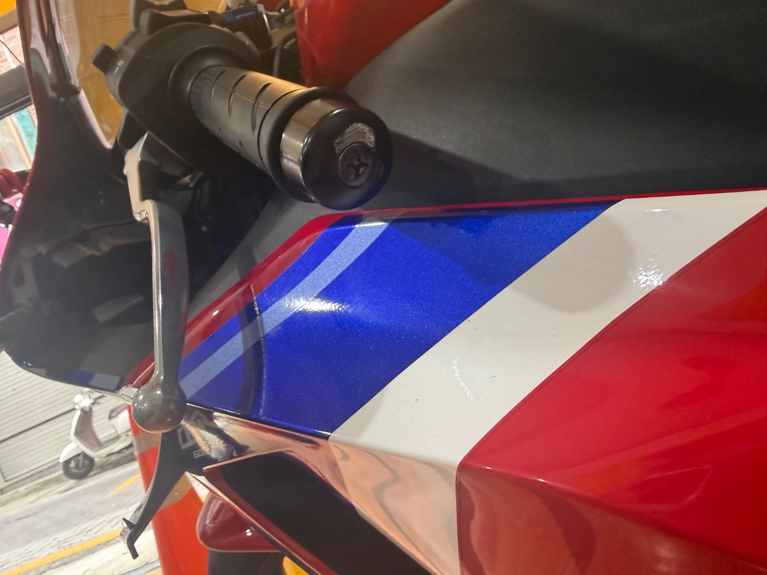 혼다 CBR 600 RR 2025 레드 사진 4