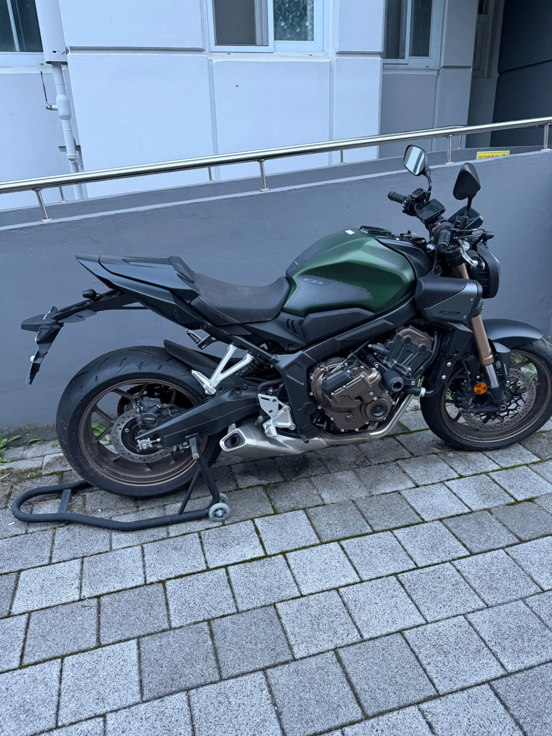 혼다 CB 650 R E-CLUTCH 2025 블랙 사진 2