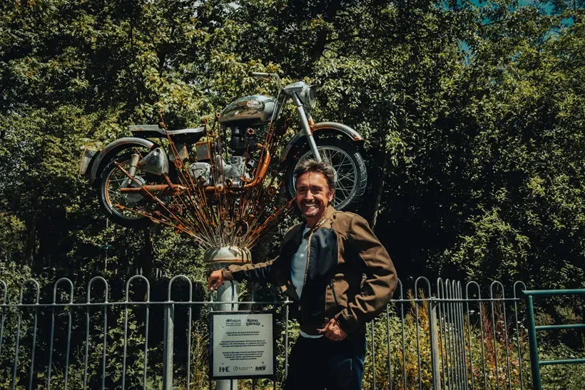 Richard Hammond with the Enfield Bullet sculpture