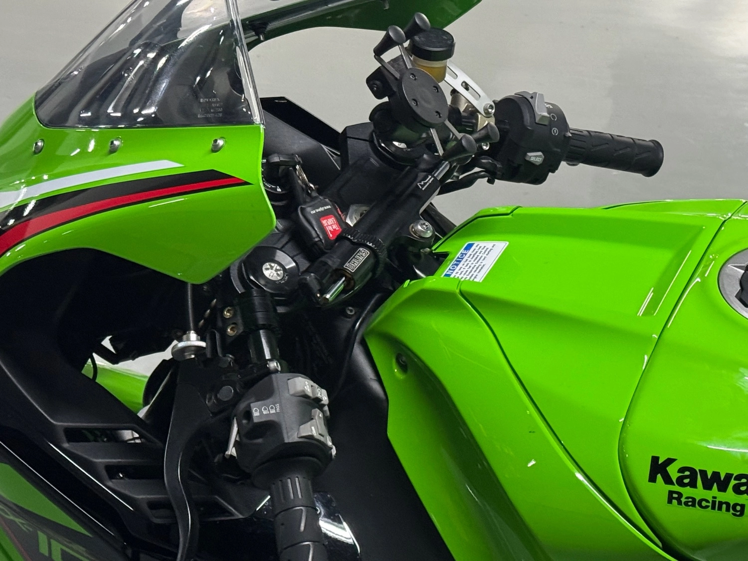가와사키 닌자 ZX 10 R 2021 그린 사진 8