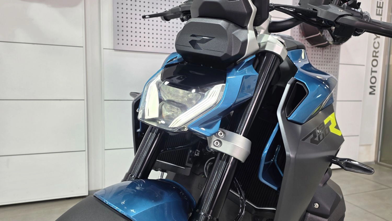 BMW R 1300 R 2026 블루 사진 4