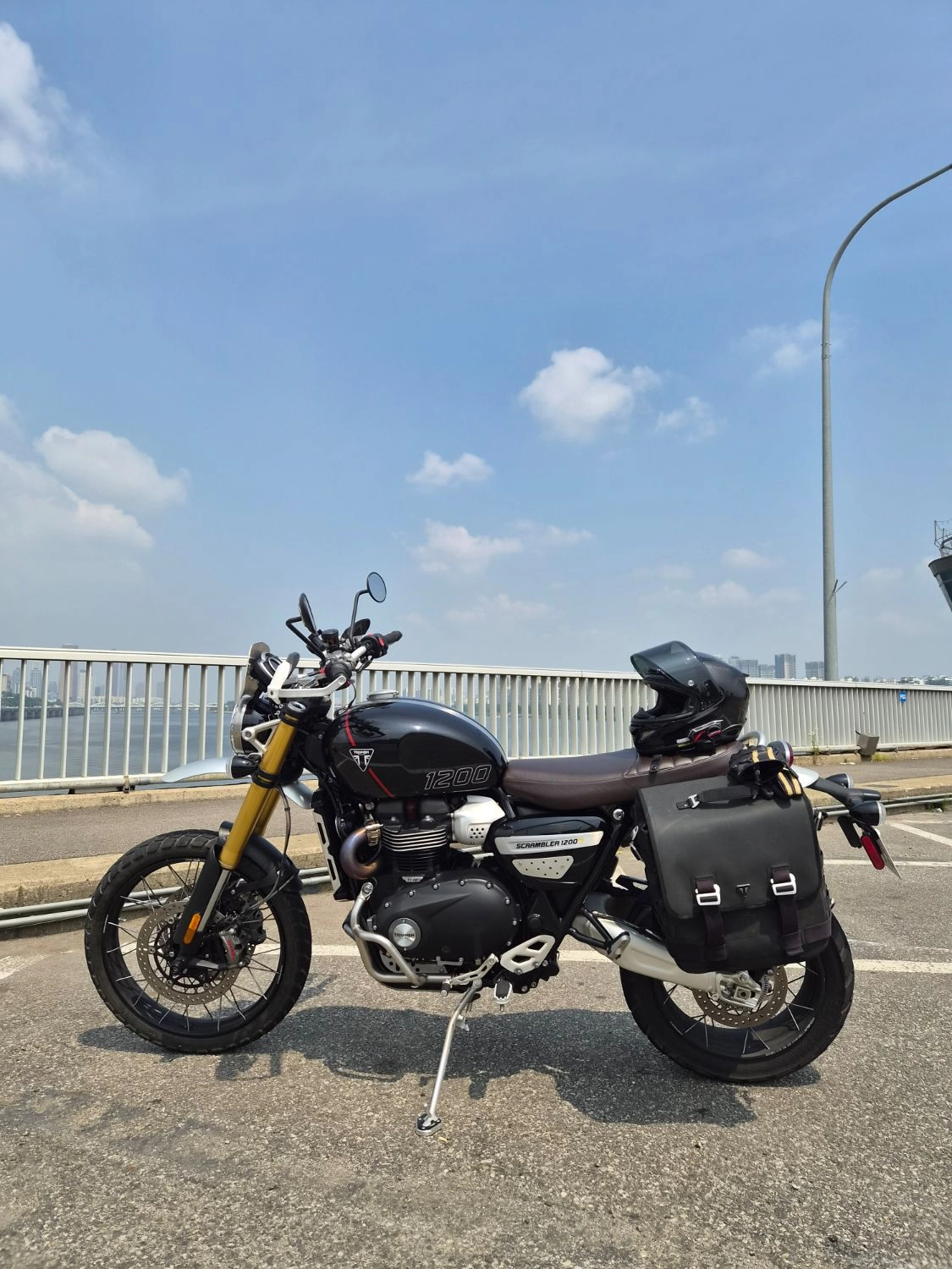 트라이엄프 스크램블러 1200 XE 2024 블랙 사진 1