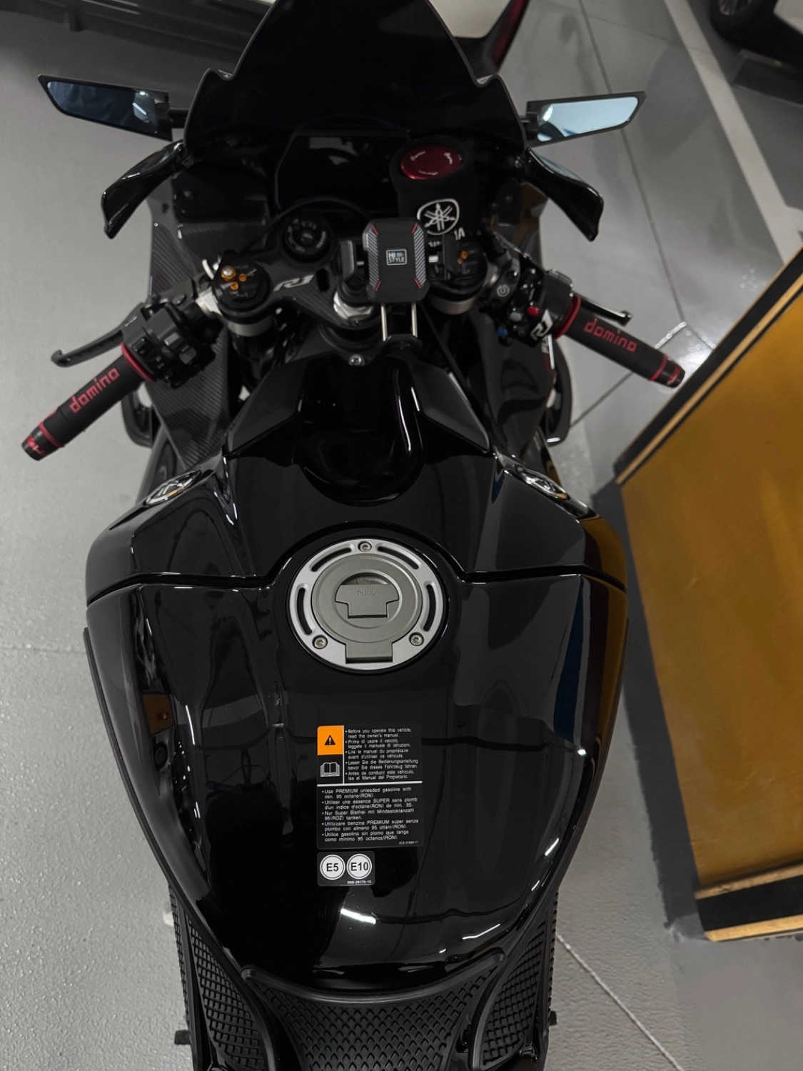 야마하 YZF R1 2026 블랙 사진 5