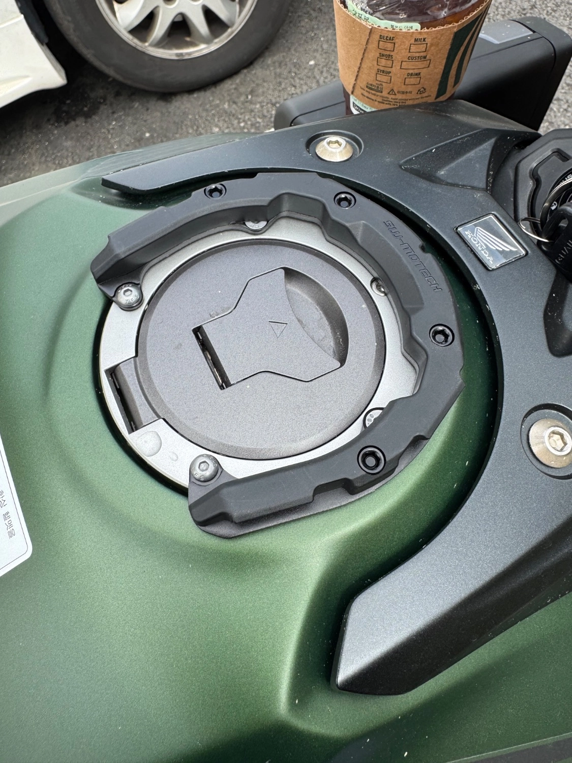 혼다 CB 650 R E-CLUTCH 2025 블랙 사진 3