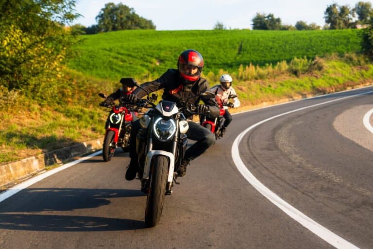 Ducati Monster +｜伝統のスタイルと最新Vツインエンジンの融合! 890ccで175kgの圧倒的軽さを持ち、30年の進化を遂げたドゥカティの第5世代「モンスター・プラス」がいよいよ日本上陸