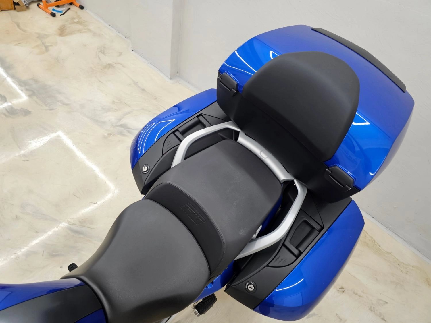 BMW R 1250 RT 2023 블루 사진 4