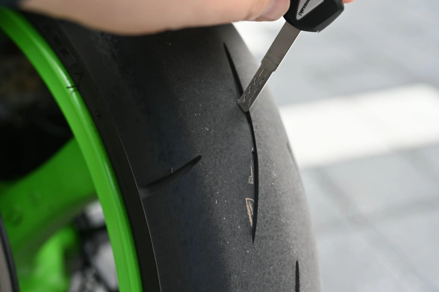 가와사키 닌자 ZX 10 R 2024 그린 사진 4