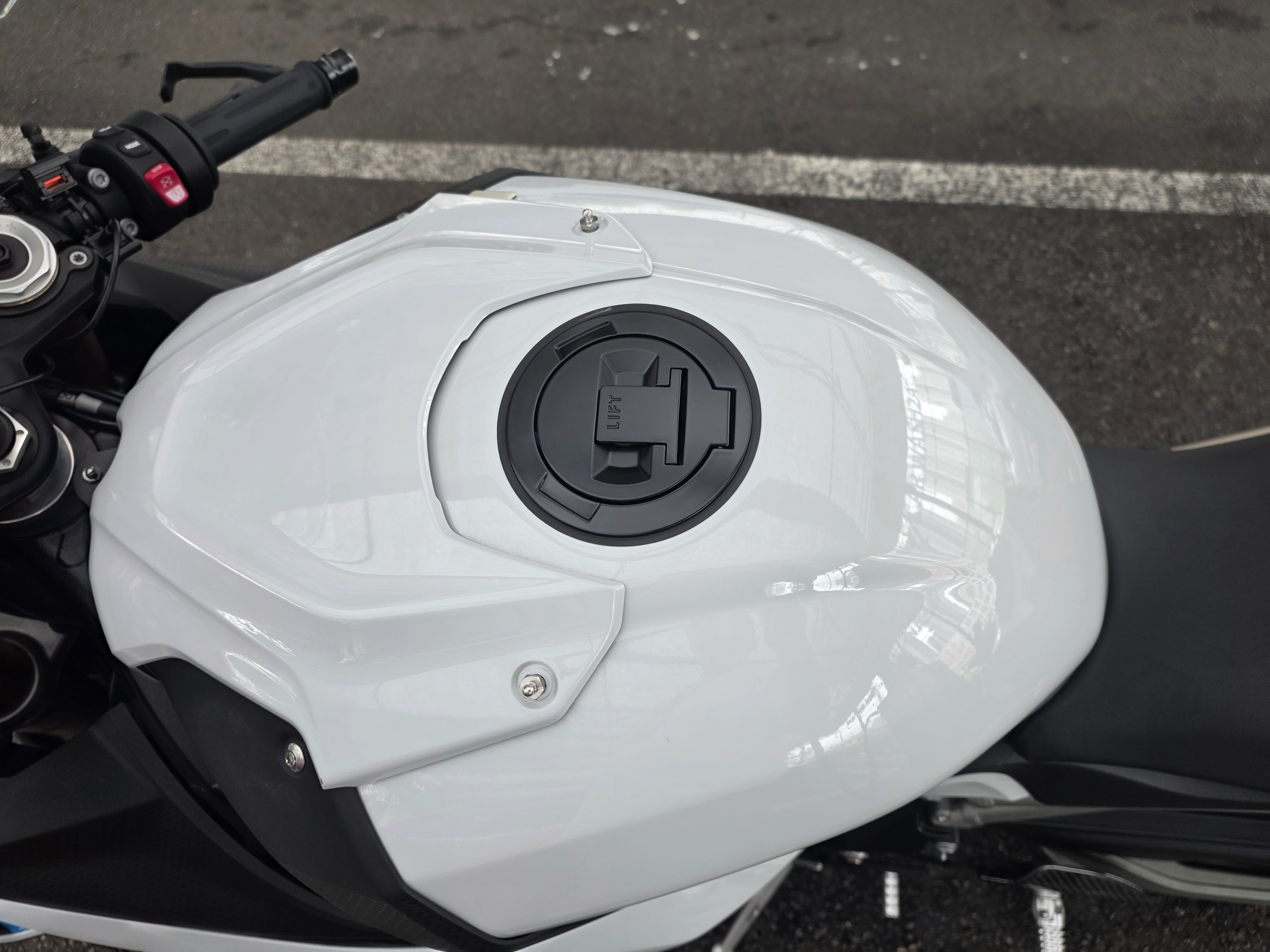 BMW S 1000 RR 2025 화이트 사진 3