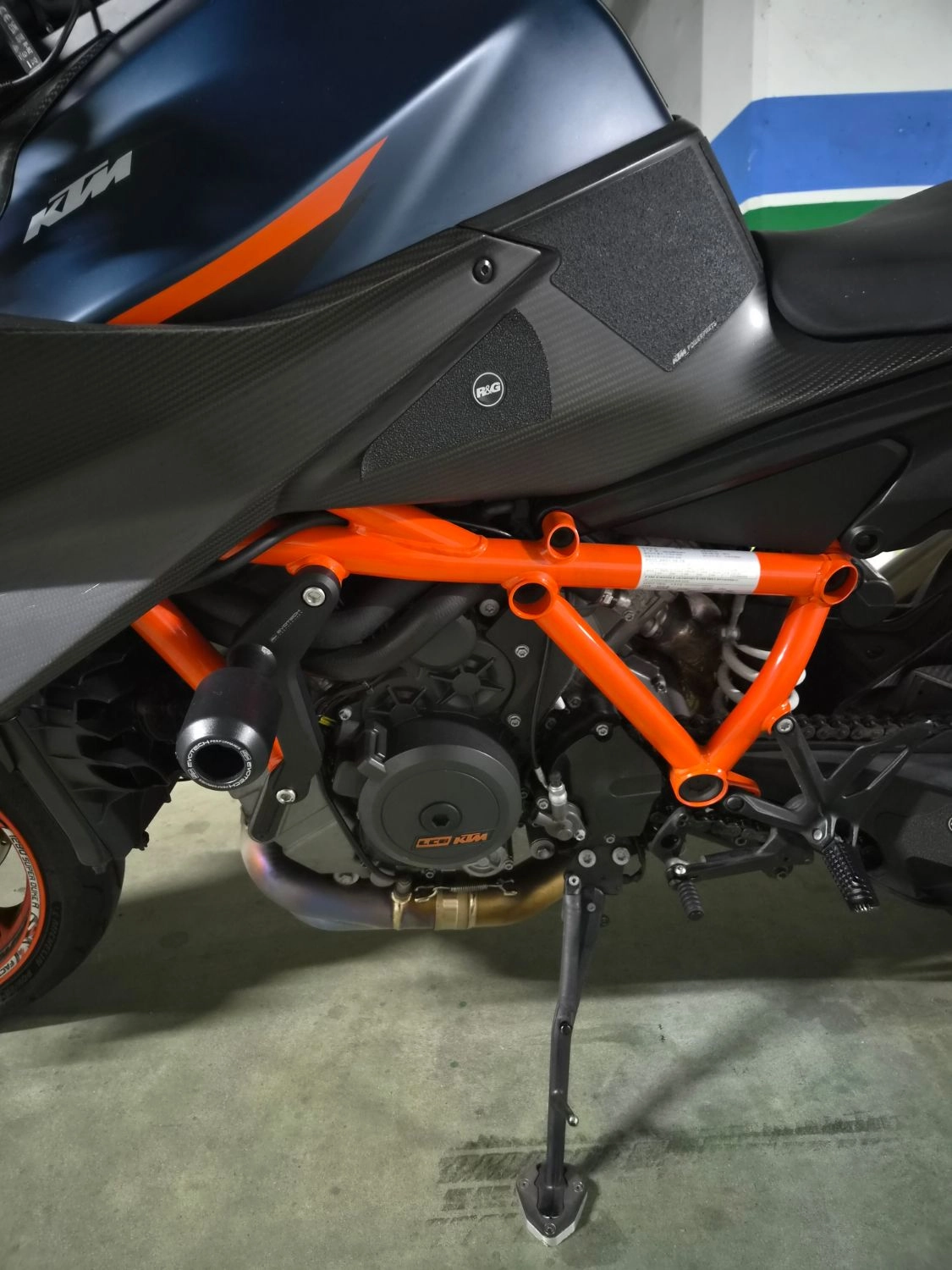 KTM 1290 슈퍼듀크 R 2022 블랙 사진 7