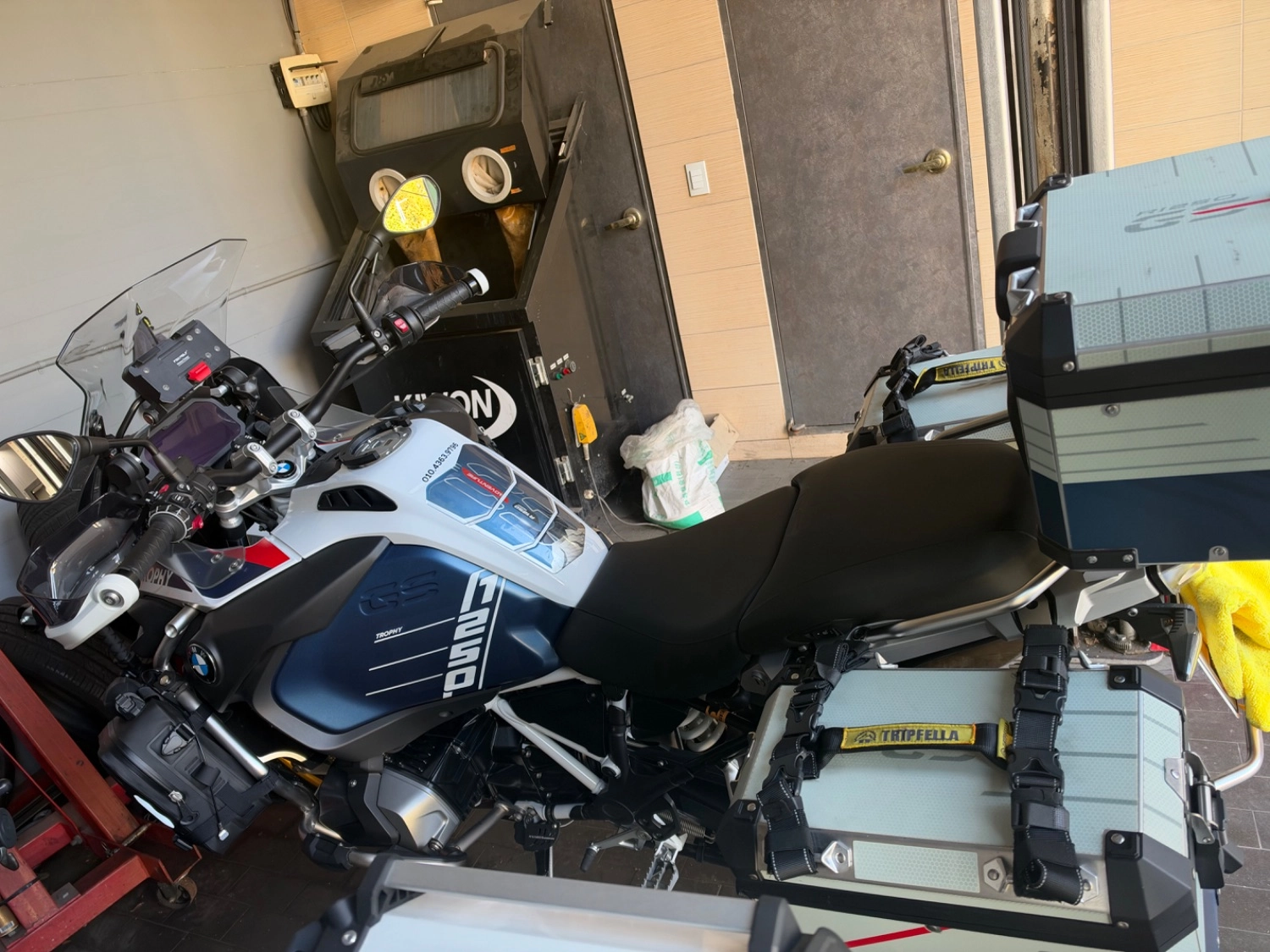 BMW R 1250 GS 2023 블루 사진 2