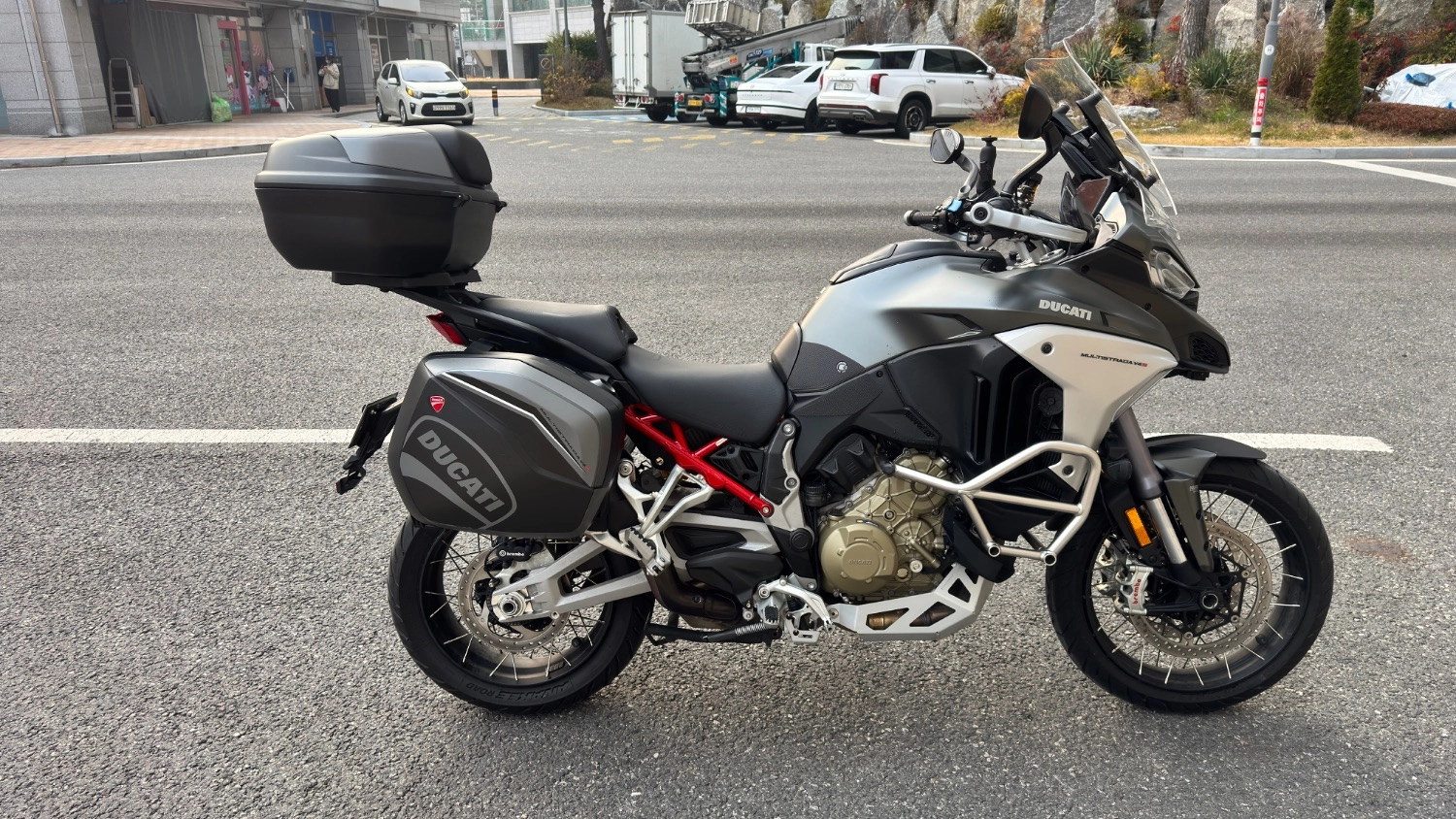 두카티 멀티스트라다 V4 S 2022 화이트 사진 6