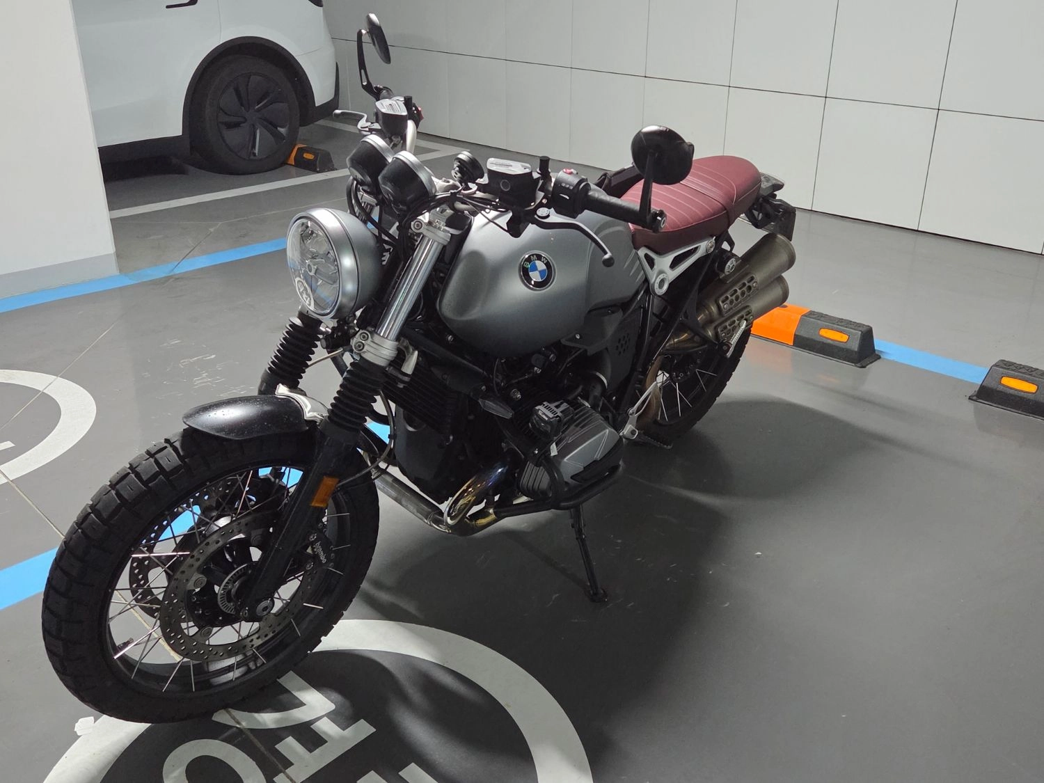 BMW R nine T 스크램블러 2023 실버 사진 3