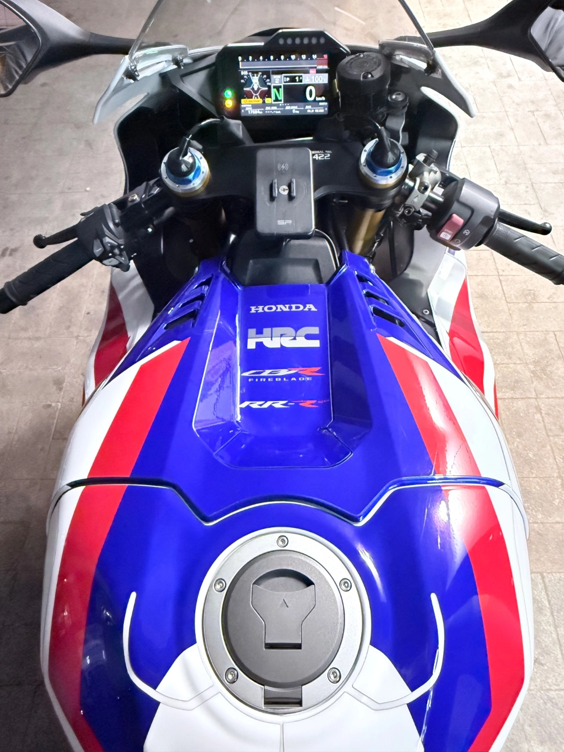 혼다 CBR 1000 RR-R 파이어블레이드 SP 2022 화이트 사진 4