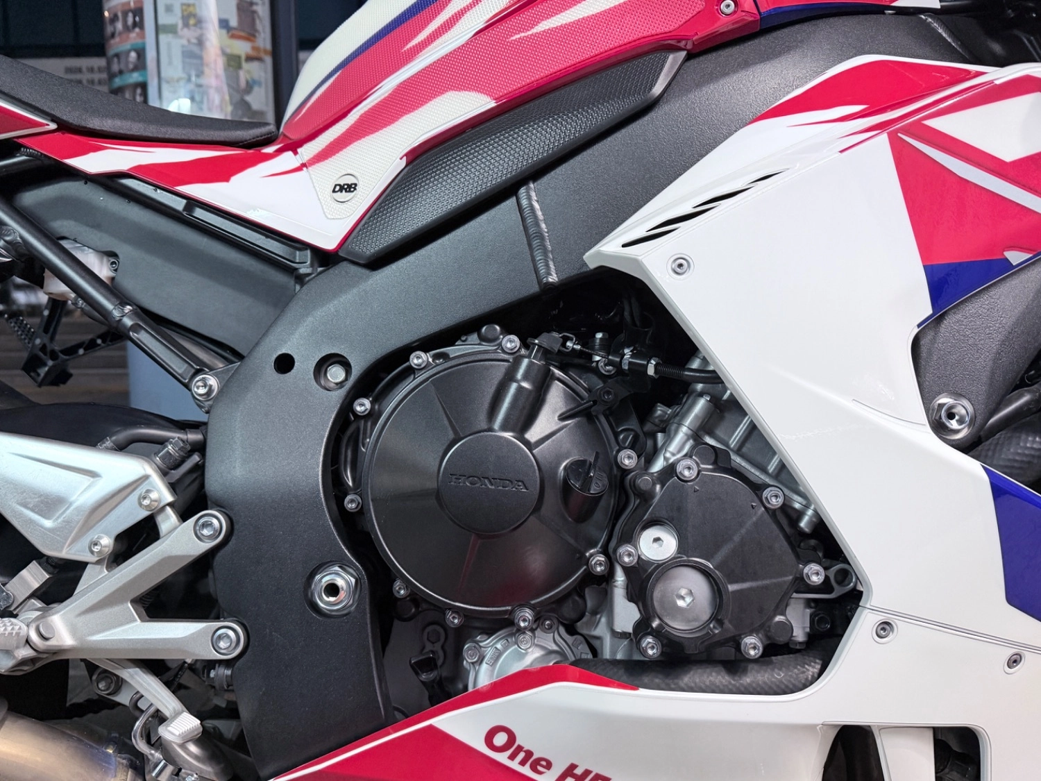 혼다 CBR 1000 RR-R 파이어블레이드 SP 2022 화이트 사진 5