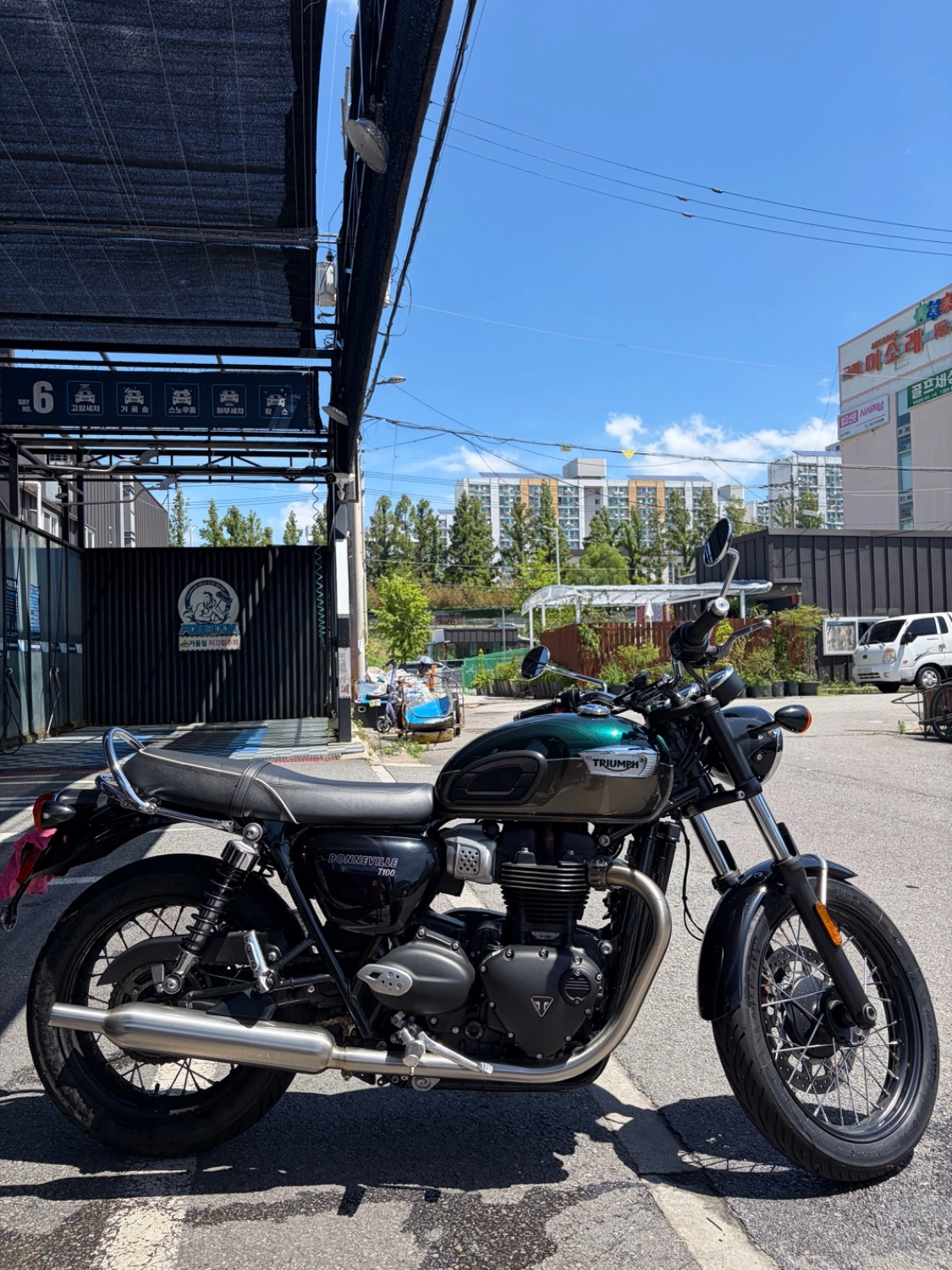 트라이엄프 본네빌 T100 2025 블랙 사진 6