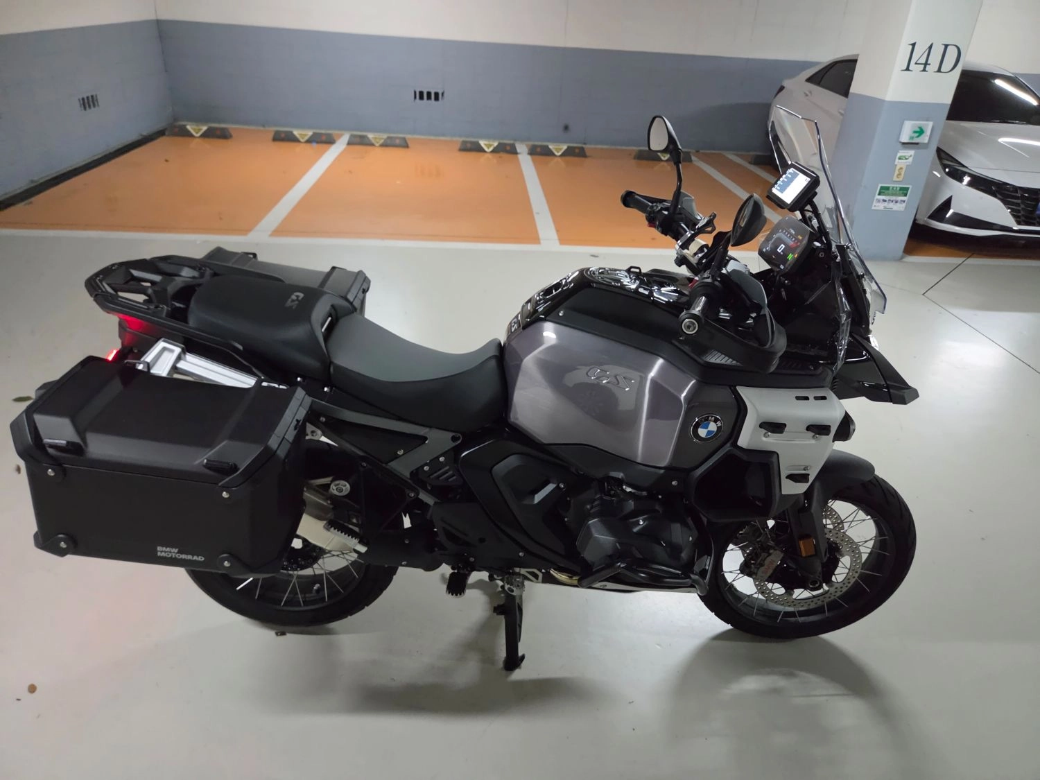 BMW R 1300 GS ADV 2025 블랙 사진 5