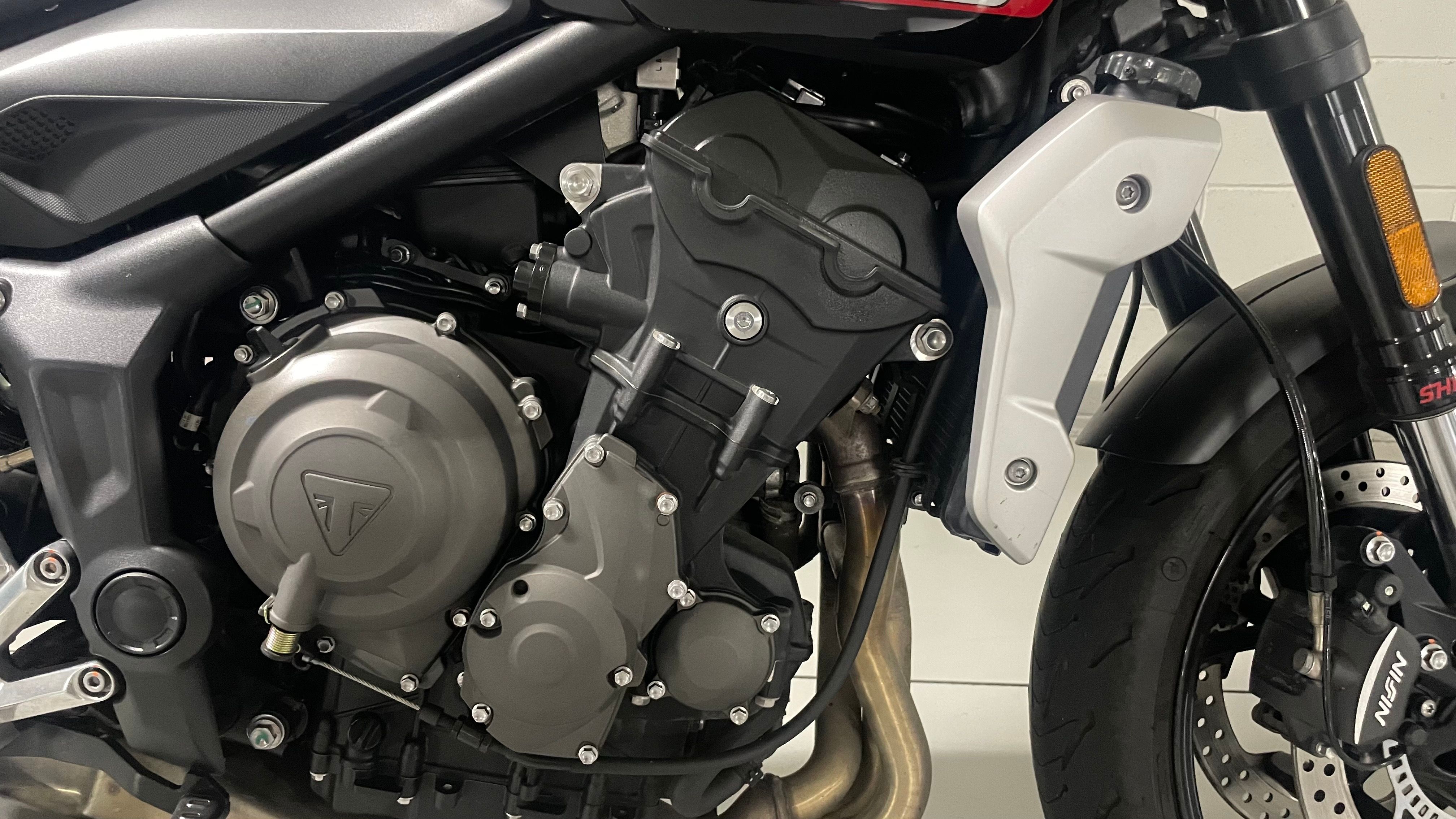 트라이엄프 트라이던트 660 more