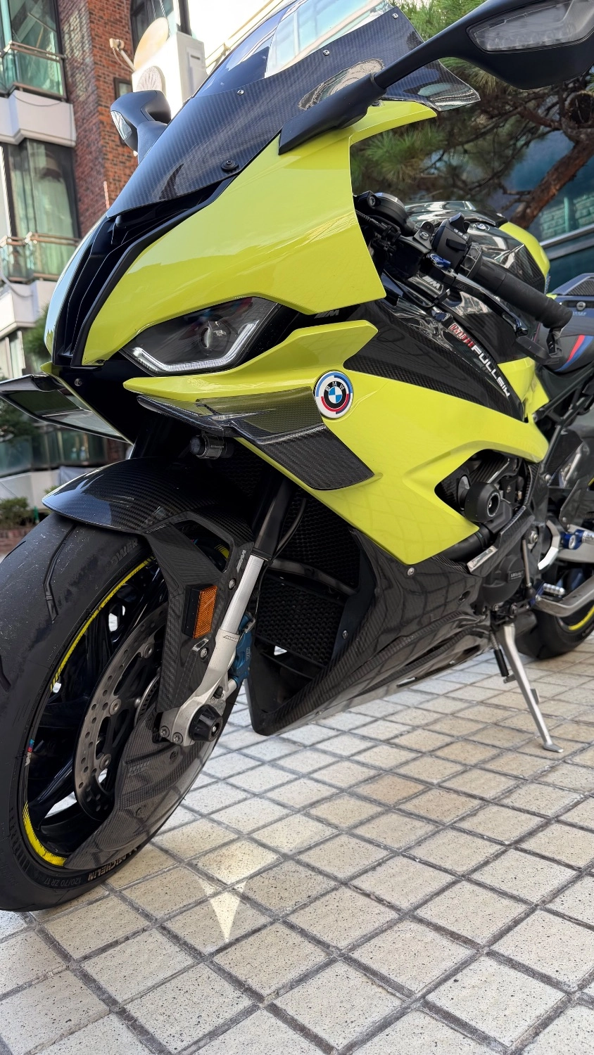 BMW M 1000 RR 2022 옐로 사진 3