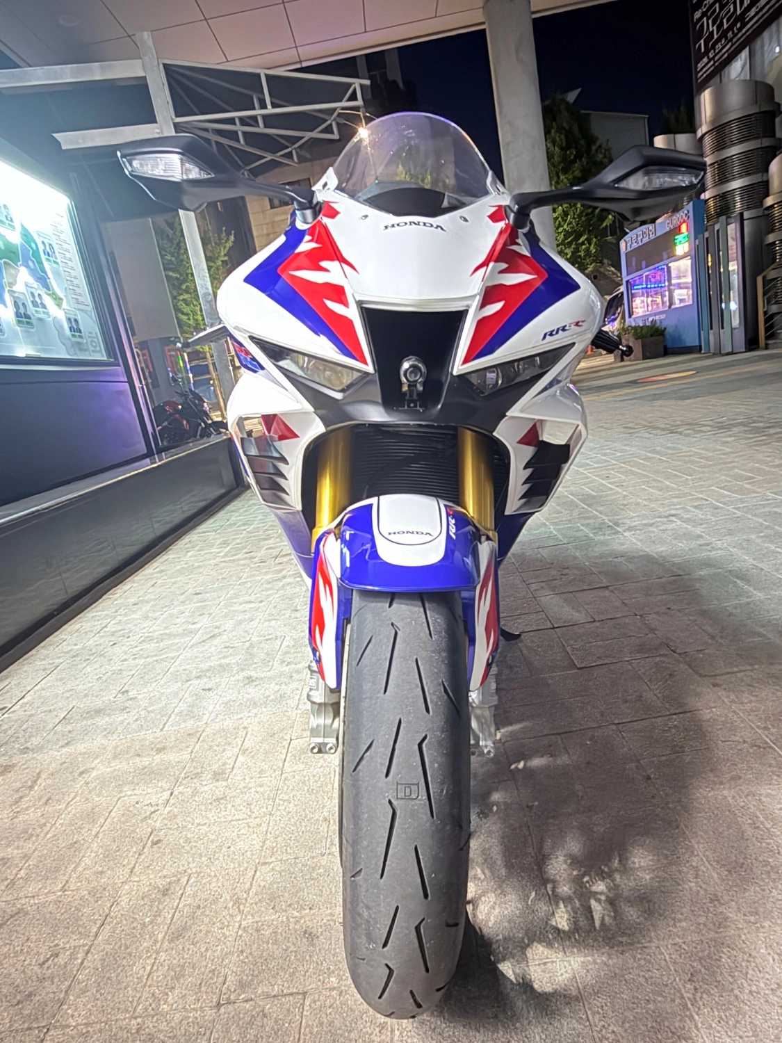 혼다 CBR 1000 RR-R 파이어블레이드 SP 2022 화이트 사진 3