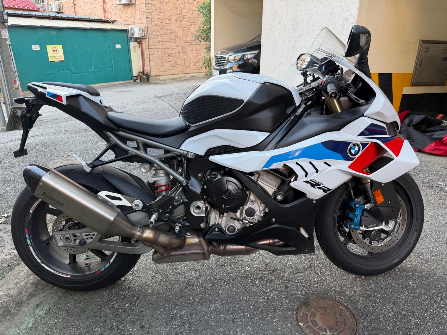 BMW S 1000 RR 2025 화이트 사진 4