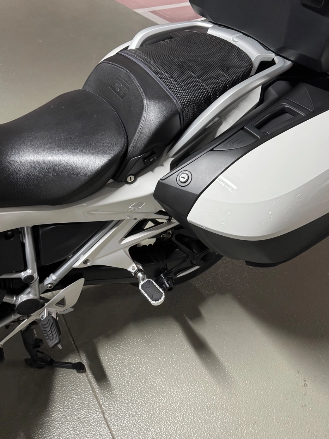 BMW R 1250 RT 2023 화이트 사진 5