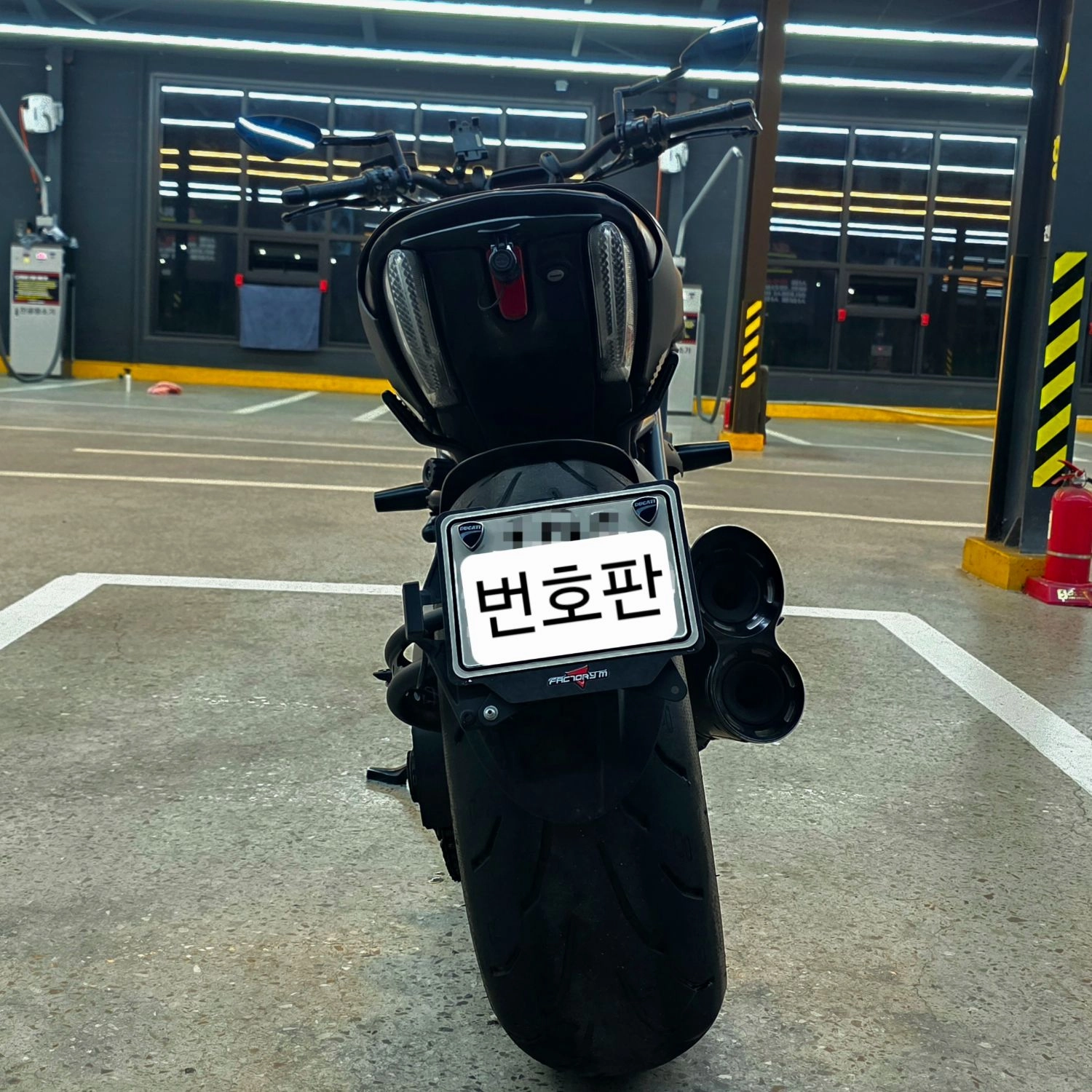 두카티 디아벨 2017 블랙 사진 8