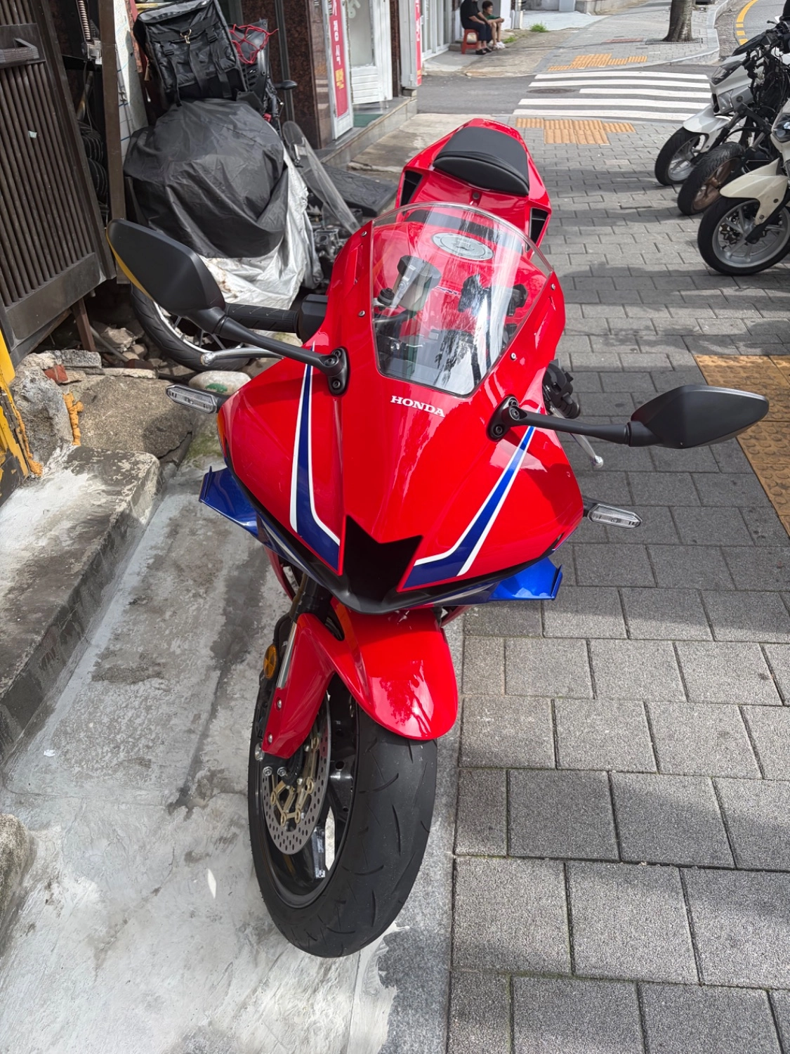 혼다 CBR 600 RR 2025 레드 사진 2