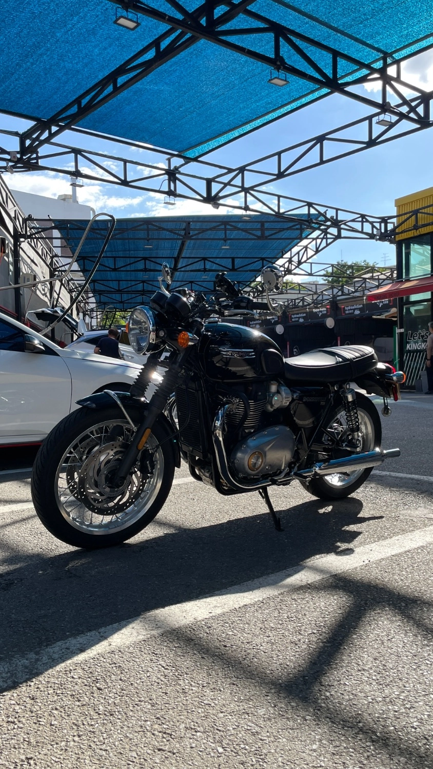 트라이엄프 본네빌 T120 2024 블랙 사진 1