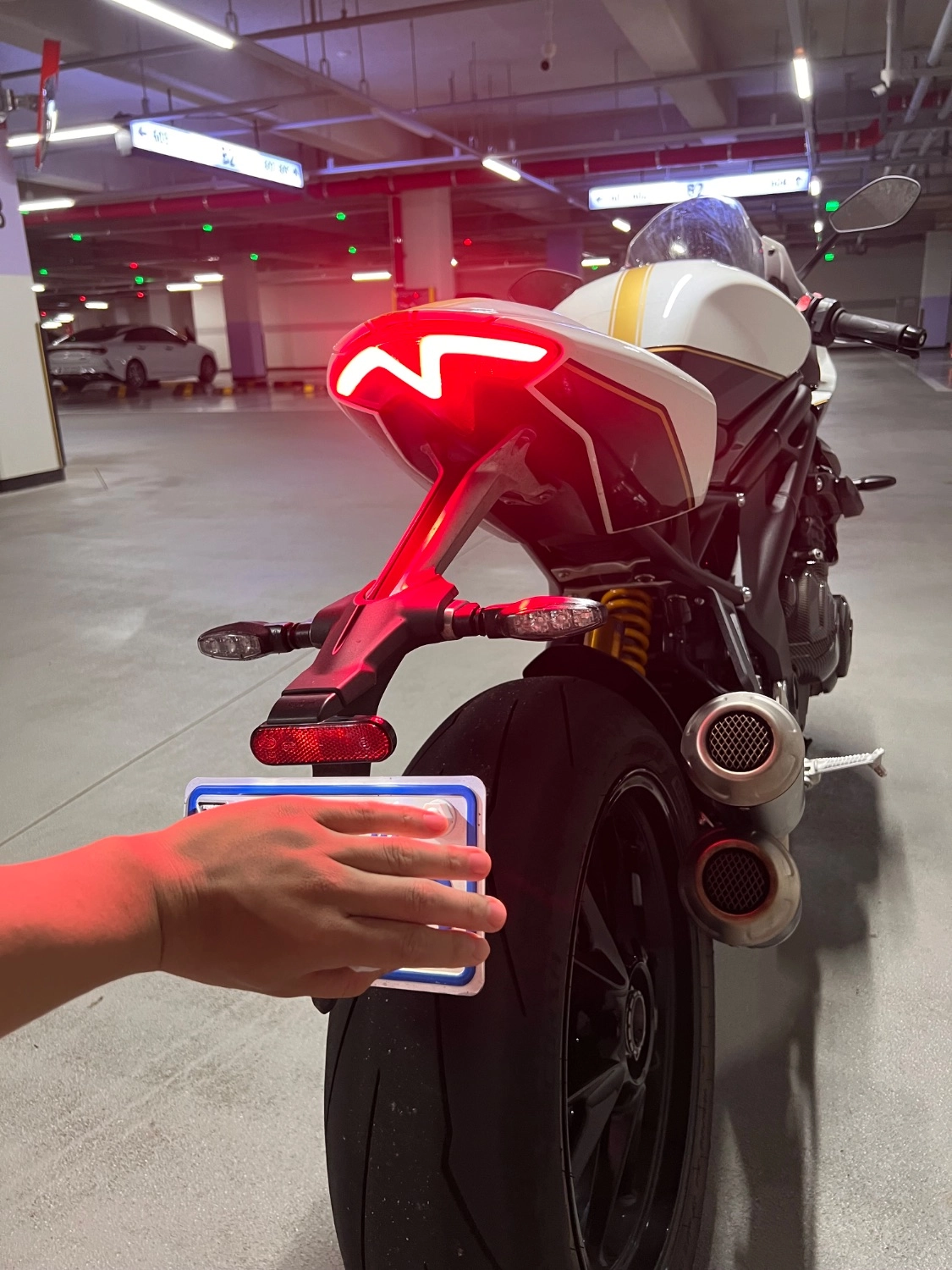트라이엄프 스피드 트리플 1200 RR 2023 화이트 사진 2