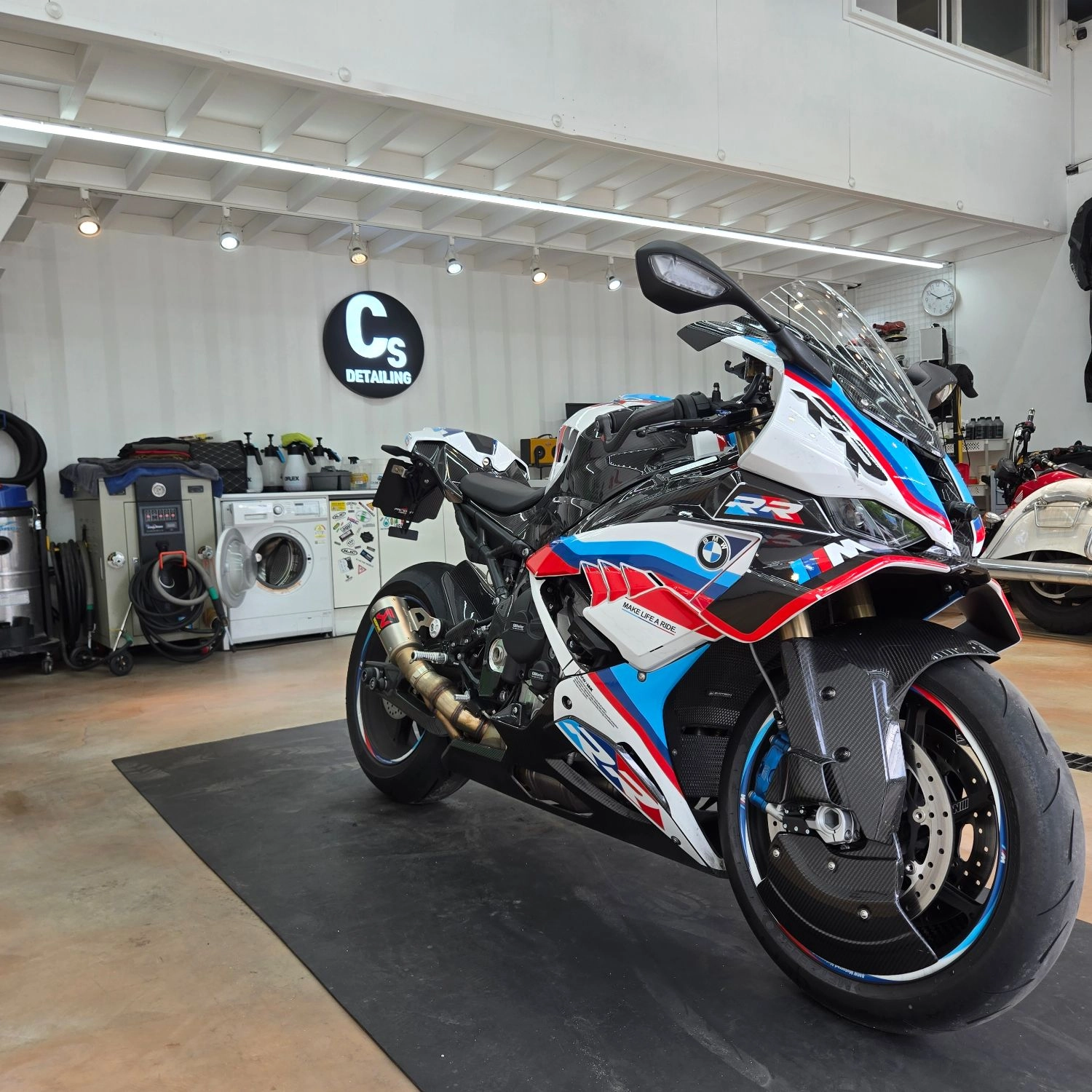 BMW S 1000 RR 2026 화이트 사진 1