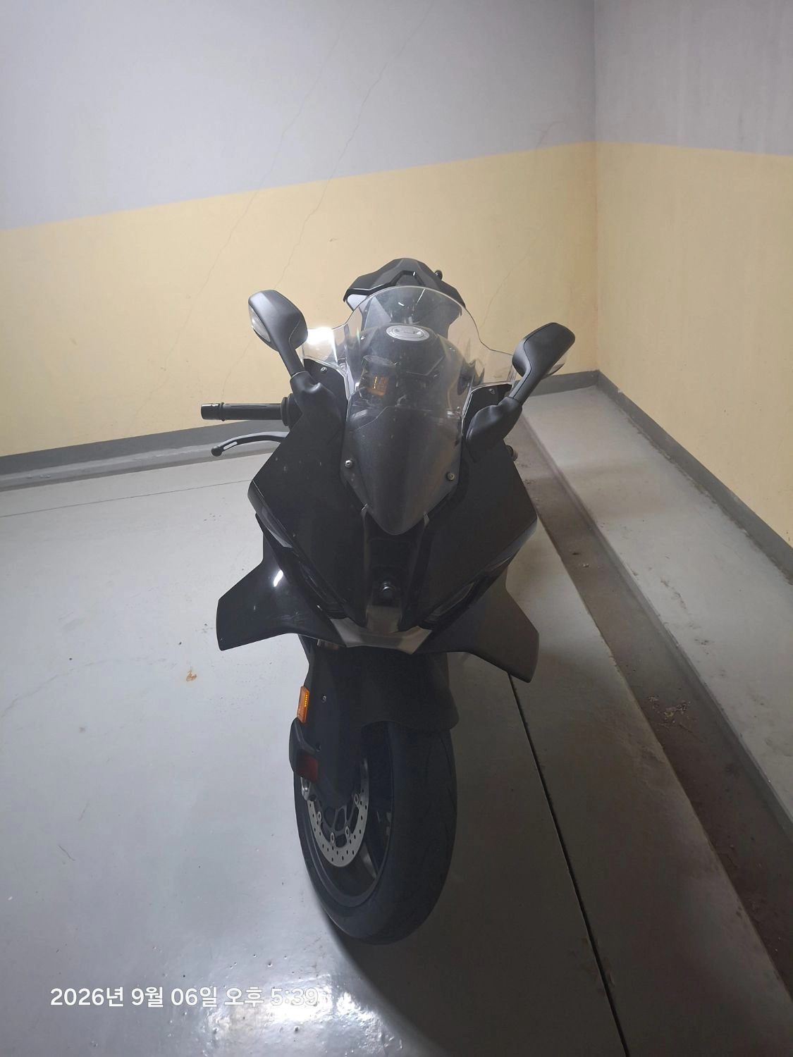 BMW S 1000 RR 2025 2025 베이지 사진 3