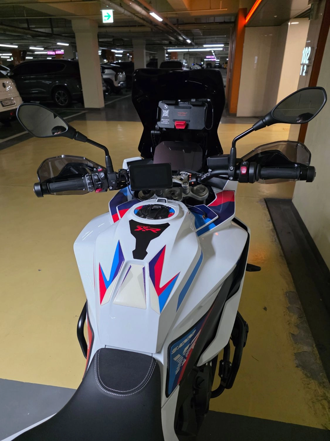 BMW S 1000 XR 2025 화이트 사진 3
