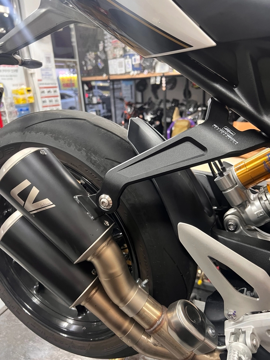 트라이엄프 스피드 트리플 1200 RR 2023 화이트 사진 8