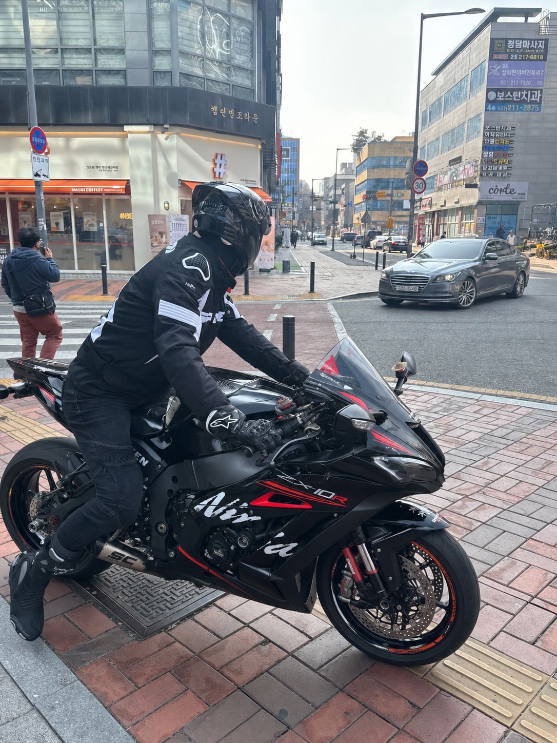 가와사키 닌자 ZX 10 R main