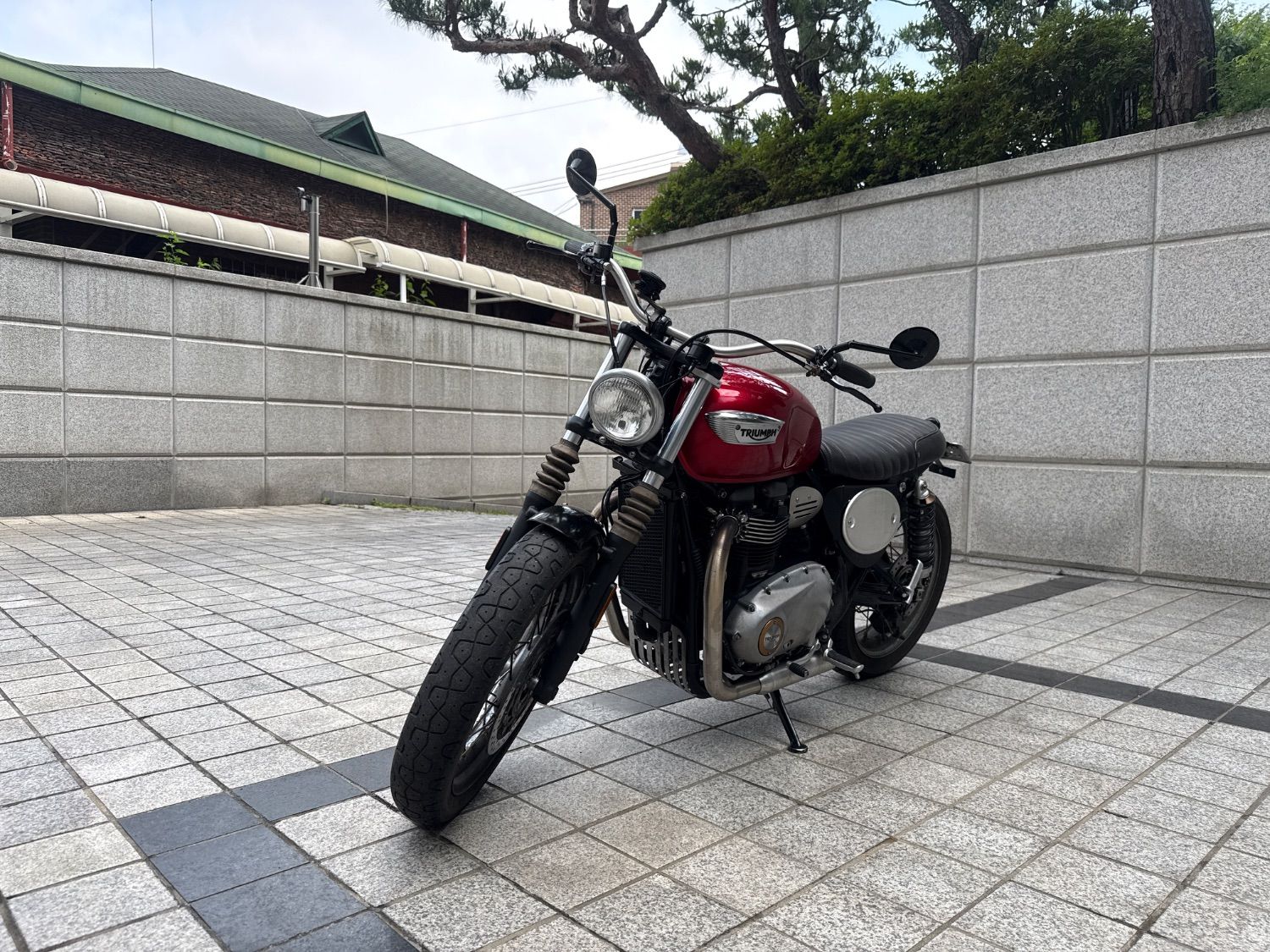 트라이엄프 본네빌 T100 2020 레드 사진 3